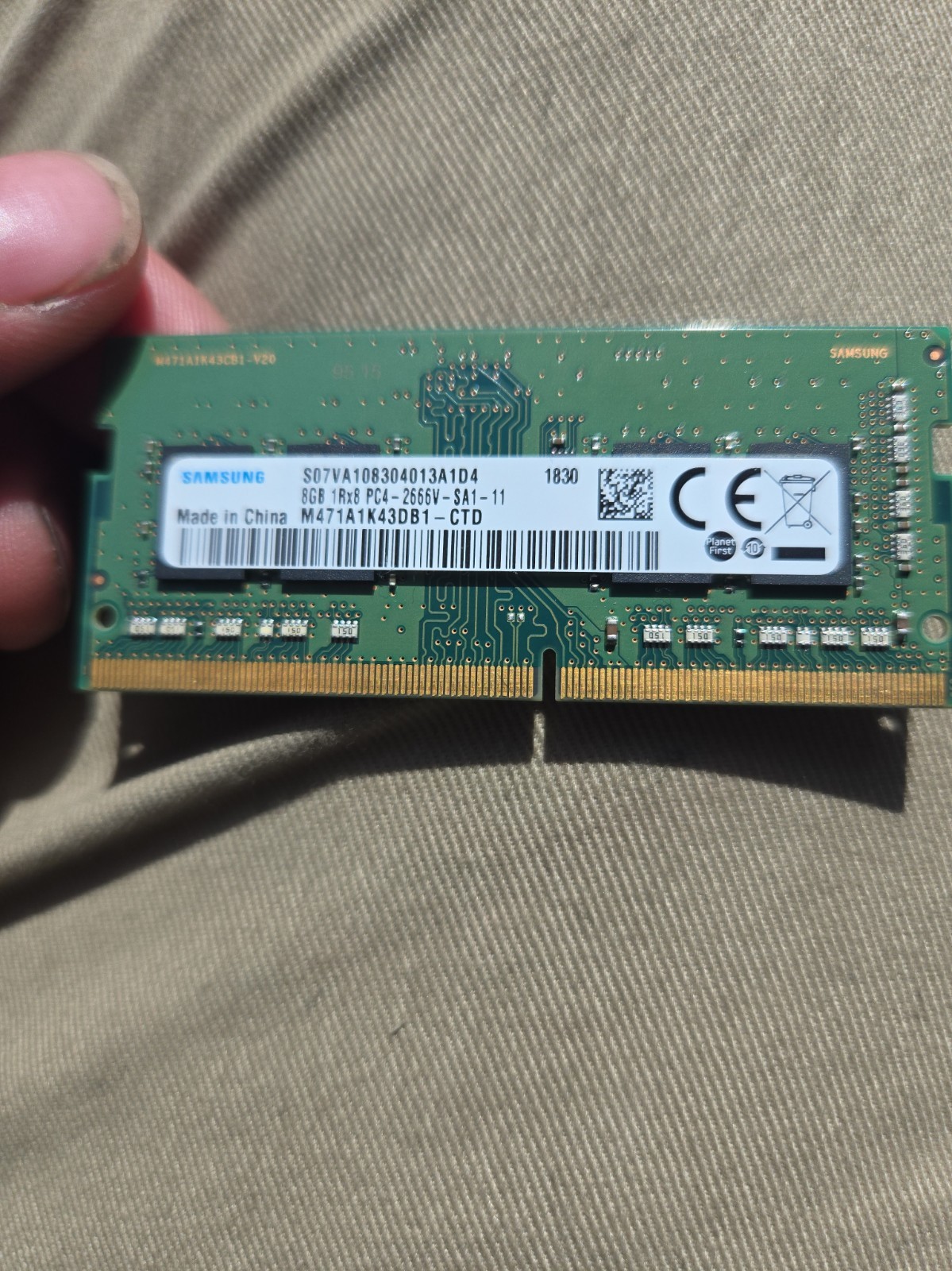 Samsung 8GB (1x8GB) 2400MHz 260-pin SODIMM GDDR4 RAM Memory (M471A1K43CB1-CRC)