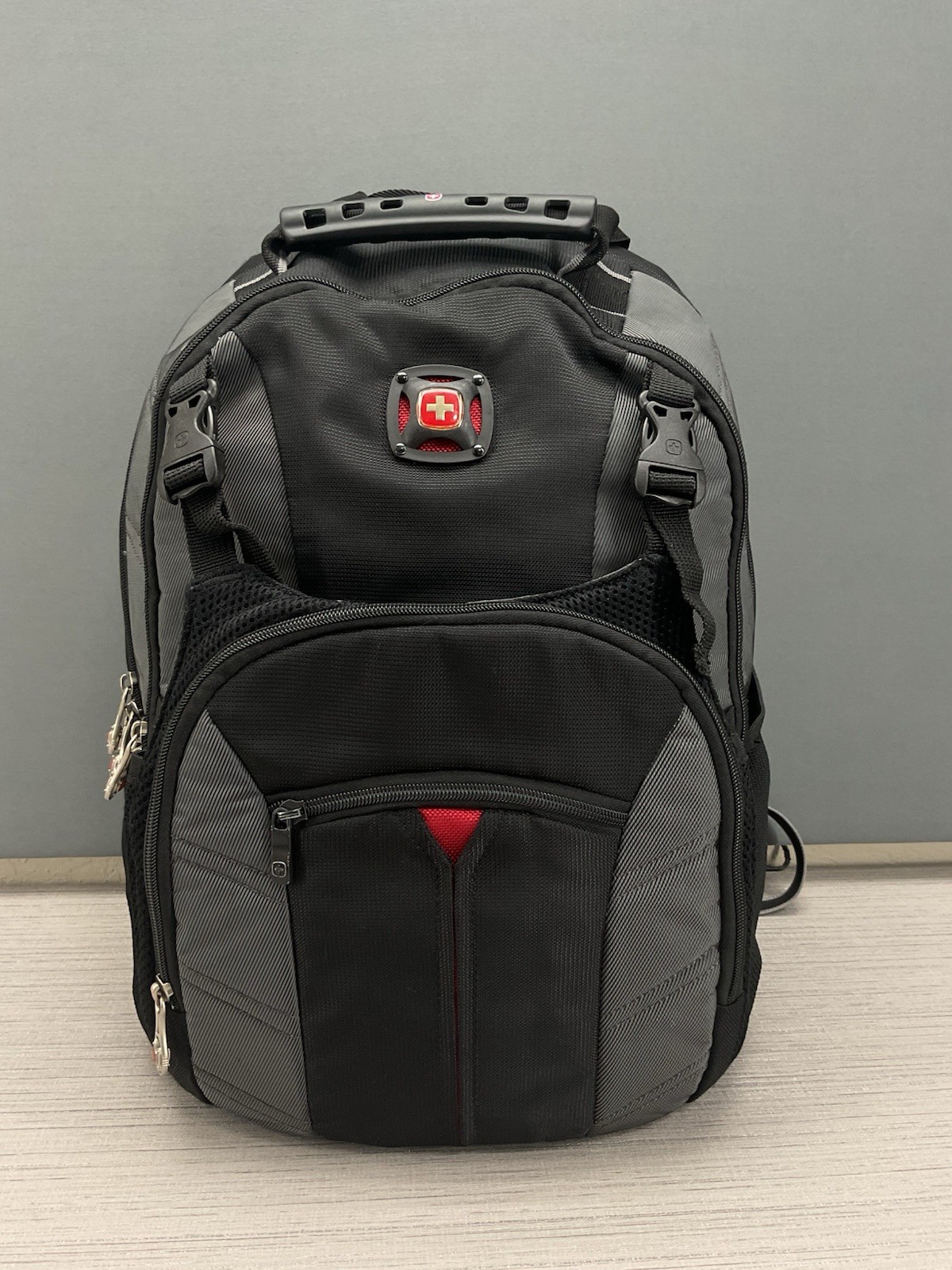 WENGER Swissgear The Sherpa Grey / Black Computer 16” Laptop Backpack