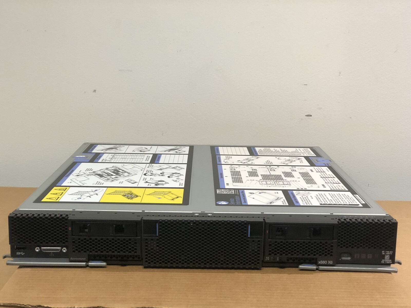 Lenovo x880 X6 FlexSystem Server Two E7-8867V3 2.5GHz 32 Core 1536GB 2x SFF