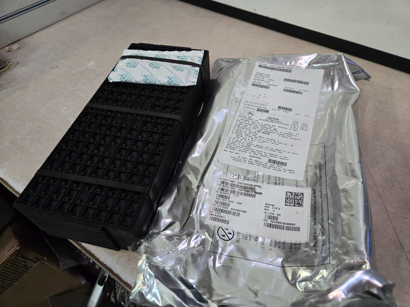 QTY 1710 S40FC008C3B1I00000 SkyHigh Memory 8G eMMC FBGA New Open Box 