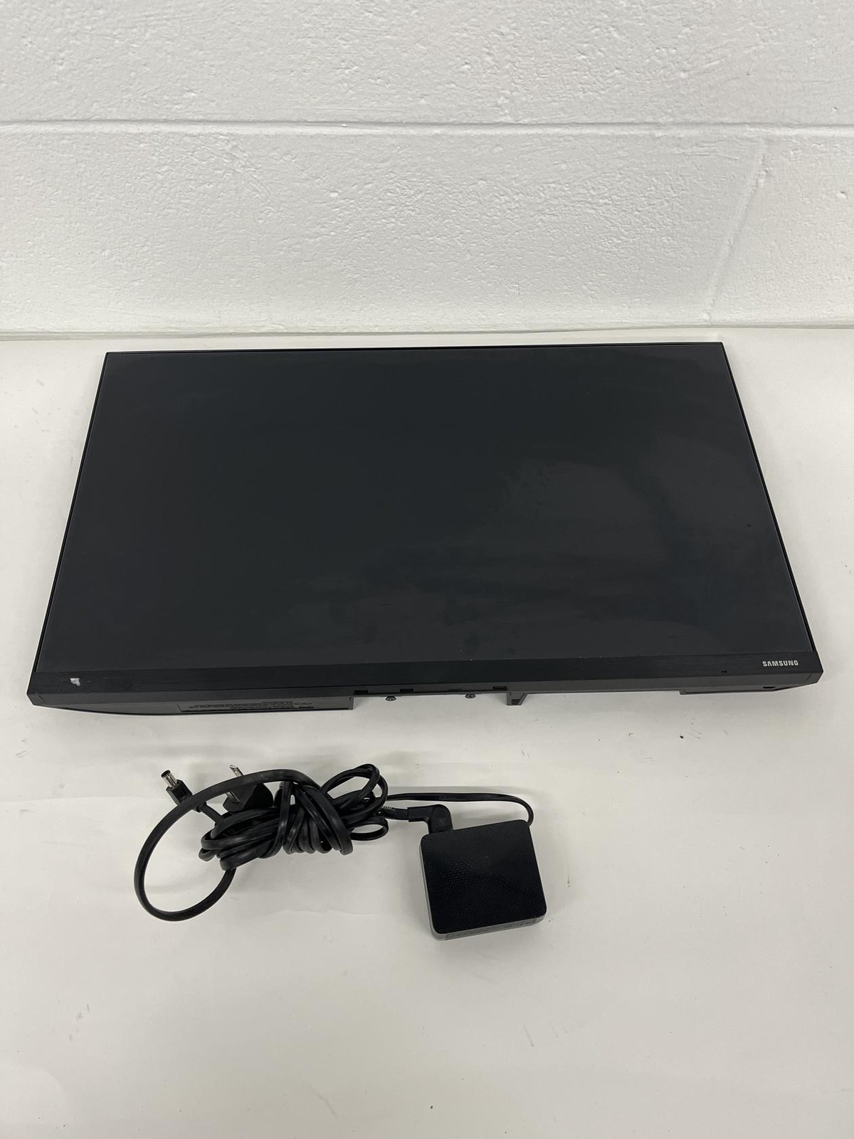Samsung 24-in T350 LED Computer Monitor, 4ms LF24T350FHNXZA - Dark Blue Gray