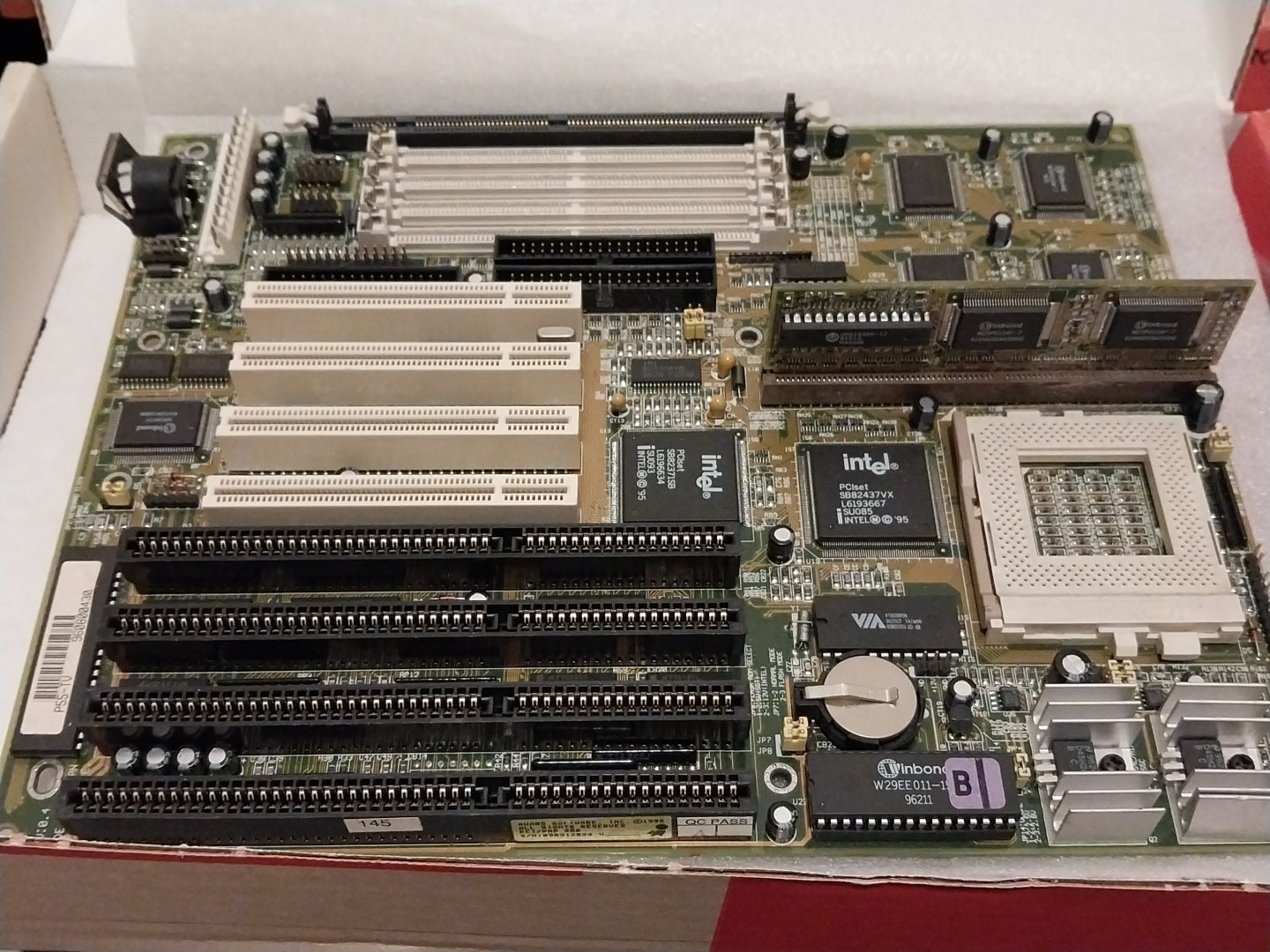Epox P55-TV Rev.:0.4 Motherboard with Intel 430VX 95-96 Vintage Socket 7