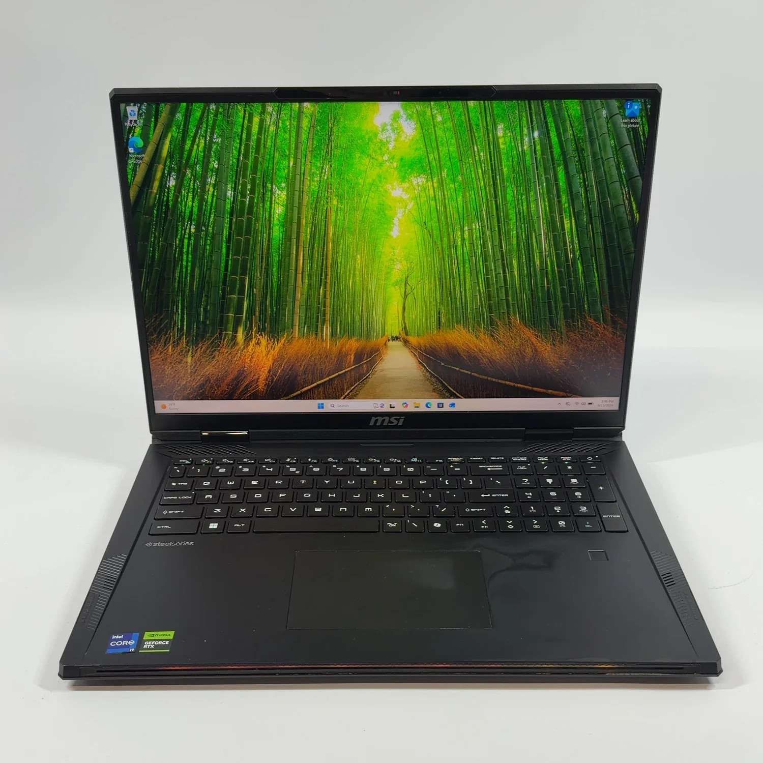 MSI Raider 18 HX A14VIG 18" i9-14900HX 2.2GHz 32GB RAM 1TB SSD GeForce RTX 4090