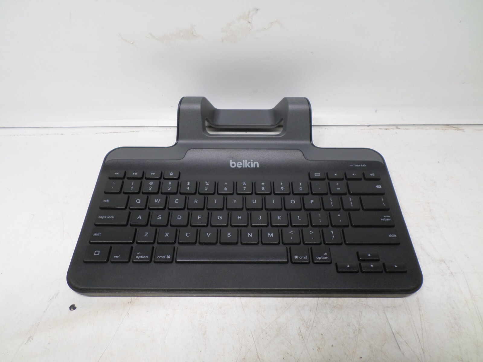 Belkin B2B131 Wired Keyboard with Stand for iPad with 30-Pin Connector