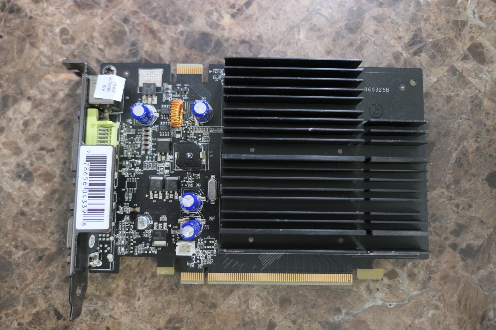 XFX NVIDIA GeForce GF 7300GT 512MB DDR2 TV DVI PCI-E Video Graphics Card