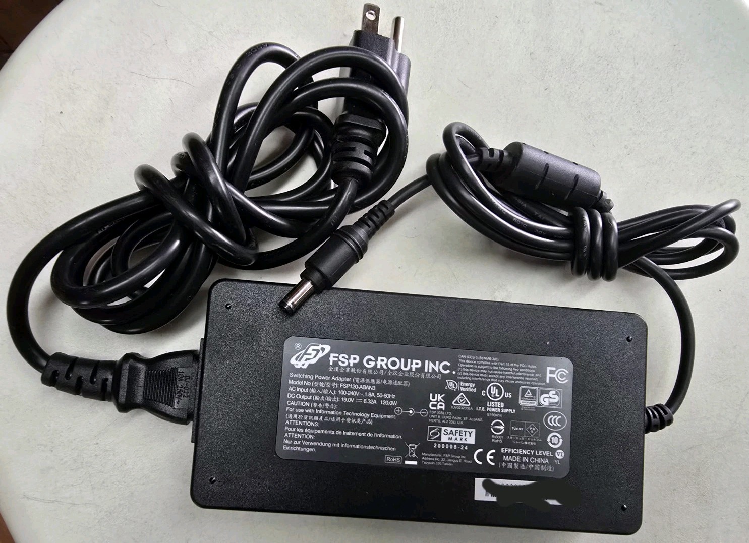 FSP FSP120-ABAN3 100~240V-1.8A,50~60HZ Out 19.0V=6.32A ,120W AC/DC Adapter