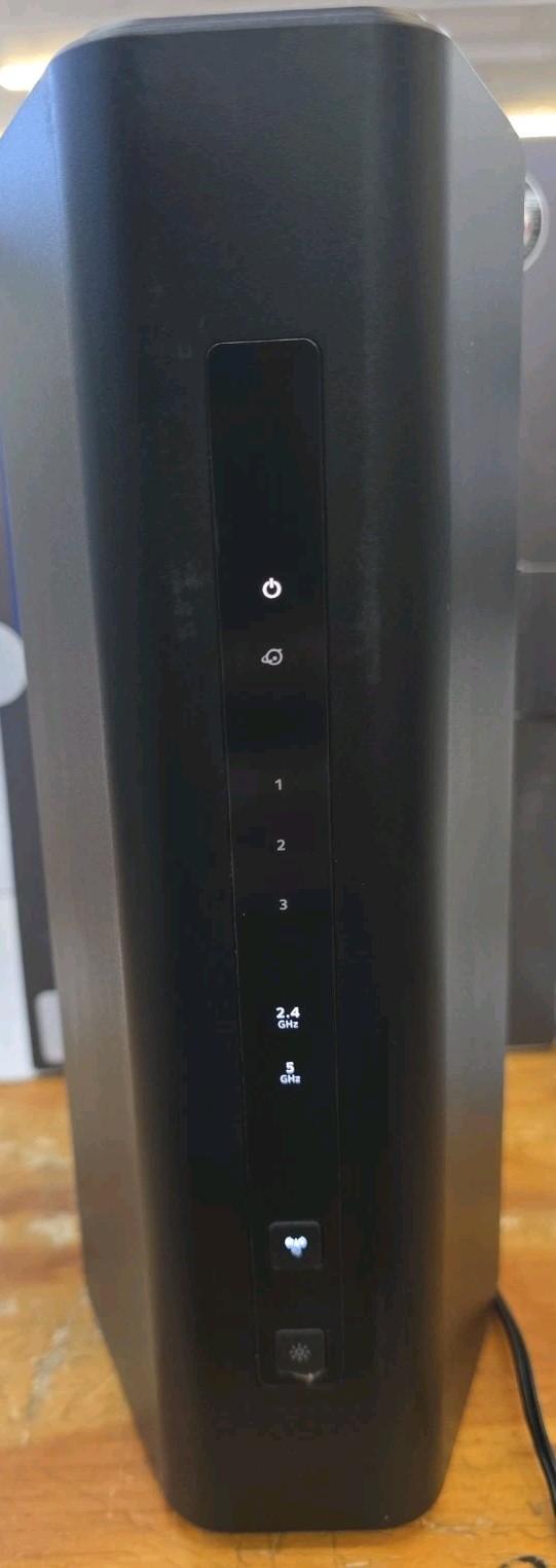 NETGEAR Nighthawk Dual-Band WiFi 7 Router (RS140) -  Used - Reset - Tested