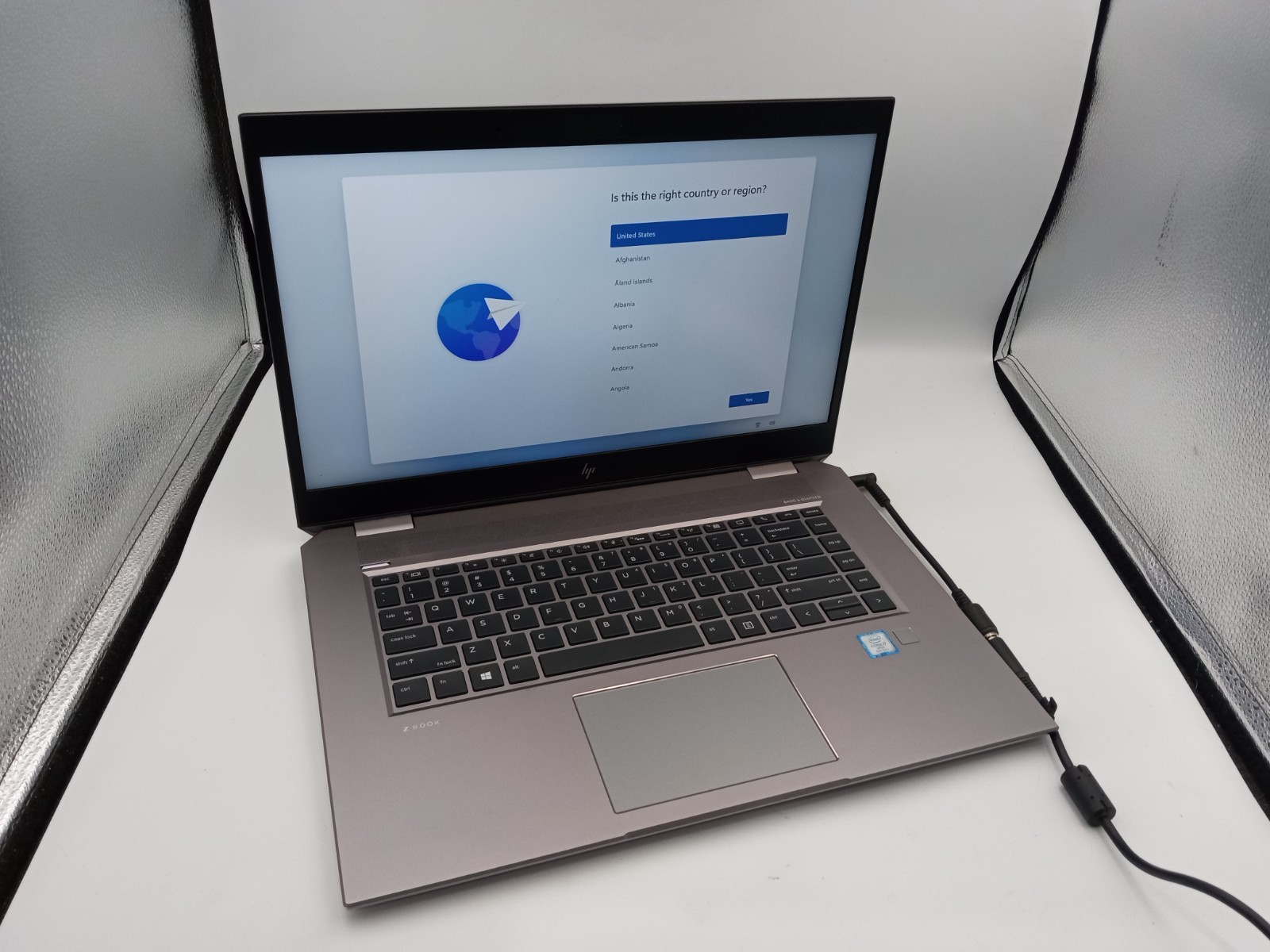 HP ZBook Studio G5 15" i7-8850H 8GB 128GB W11 P1000 - NO BATTERY - READ -RR