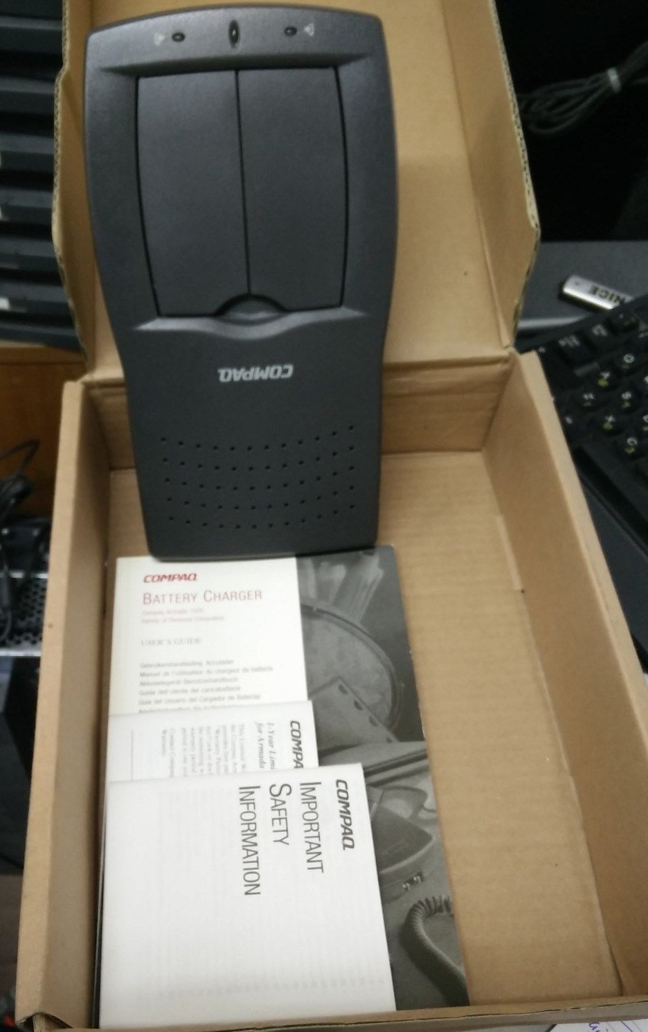 COMPAQ 254938-B21 ARMADA 1500 Series BATTERY CHARGER - NEW