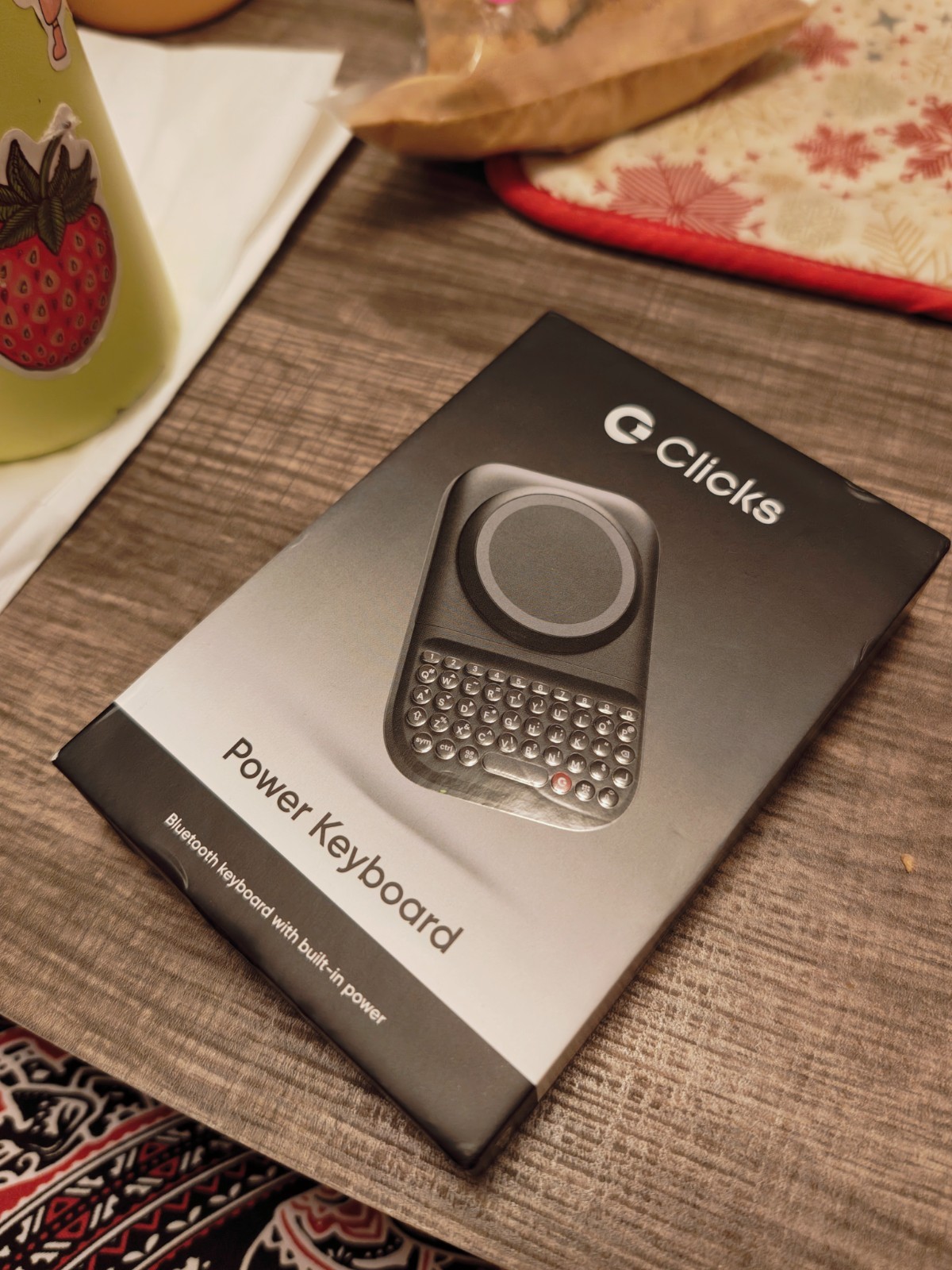 Clicks power KEYBOARD for phones (to relive the time of the blackberry).