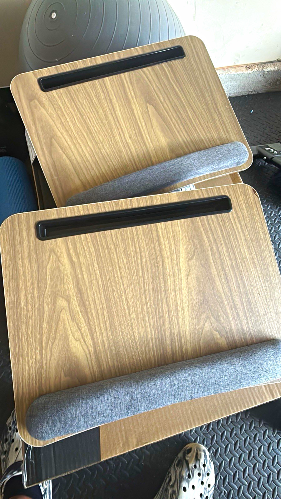 HUANUO Lap Desk for 15 in Laptop, Padded Cushion, Device Slot, Woodgrain