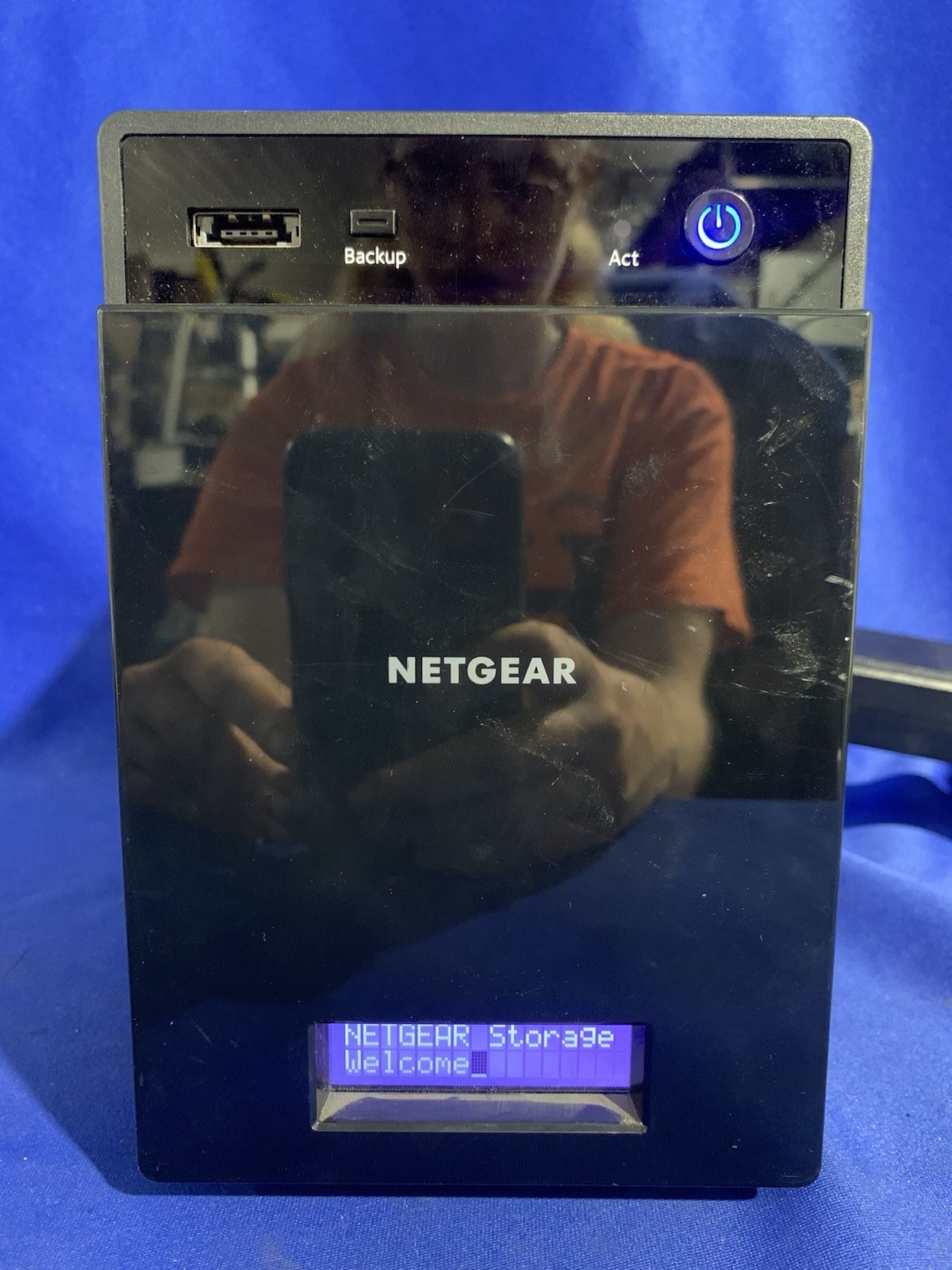 Netgear RN31400 RND-4C Advanced Network Storage NAS NO HDD or Adaptor -Powers On
