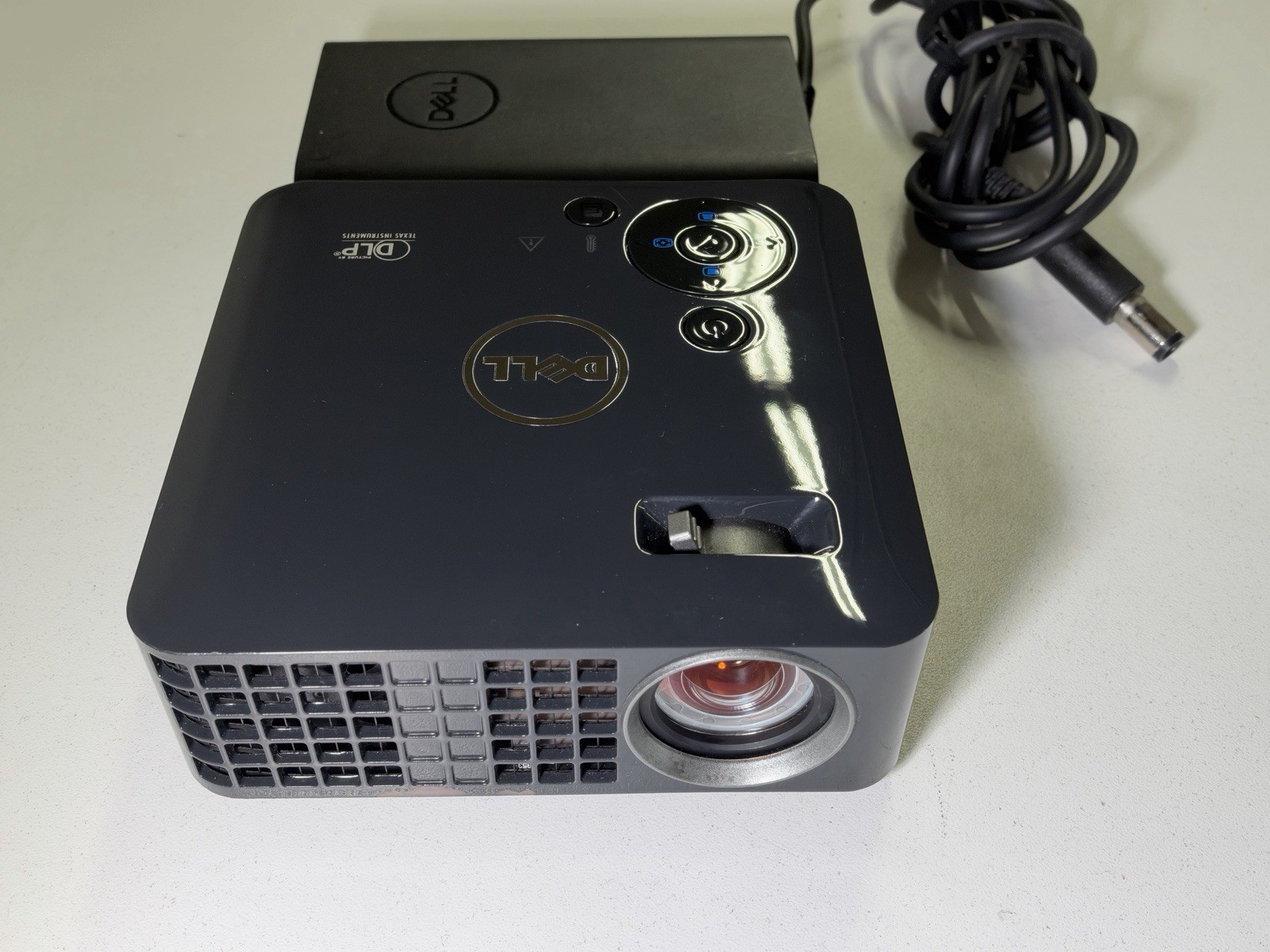 Dell M115HD Portable DLP Mini Projector WXGA 1280x800 450 ANSI Lumens