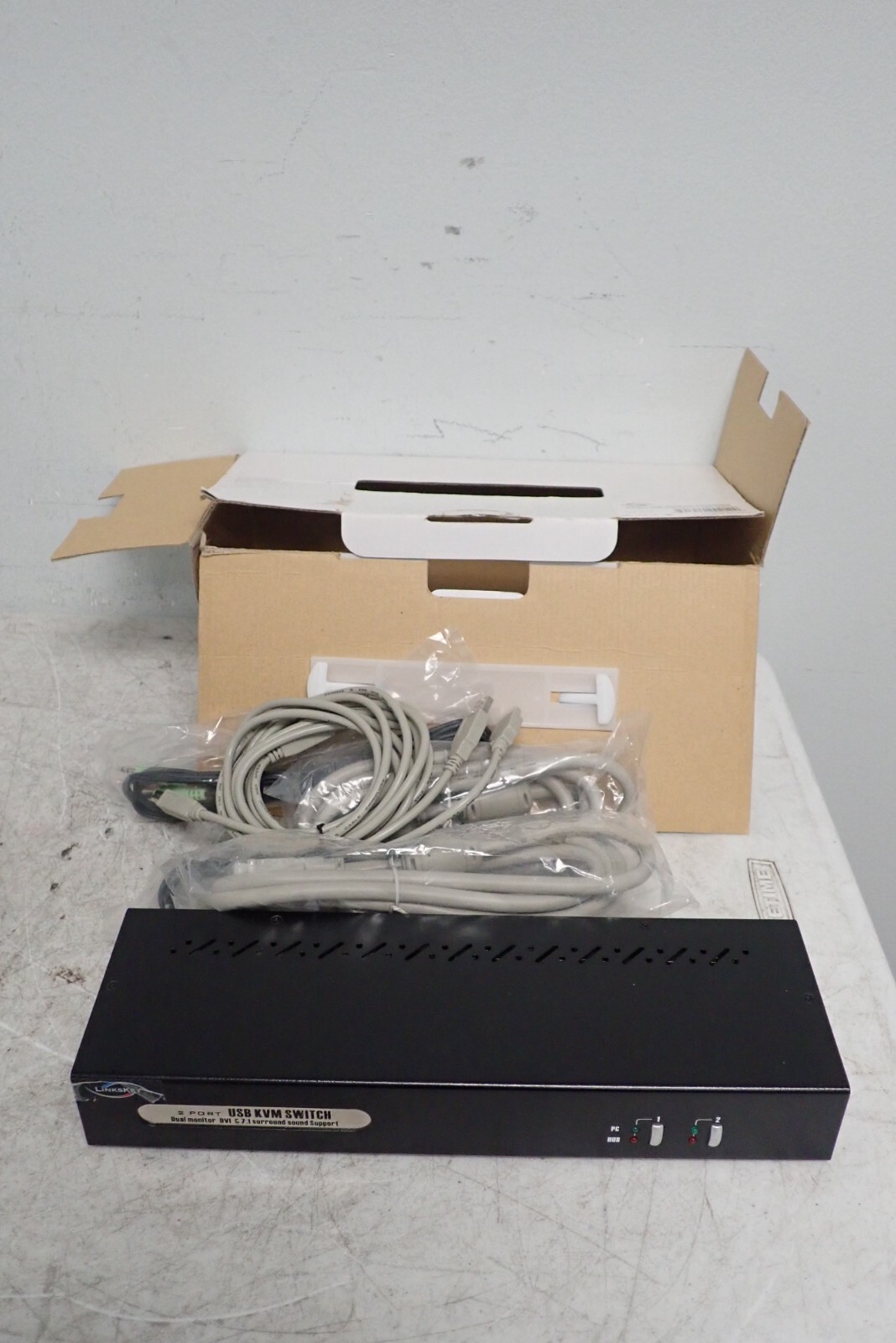 Linkskey LDV-DM702AUSK 2-Port Dual Monitor DVI USB KVM Switch