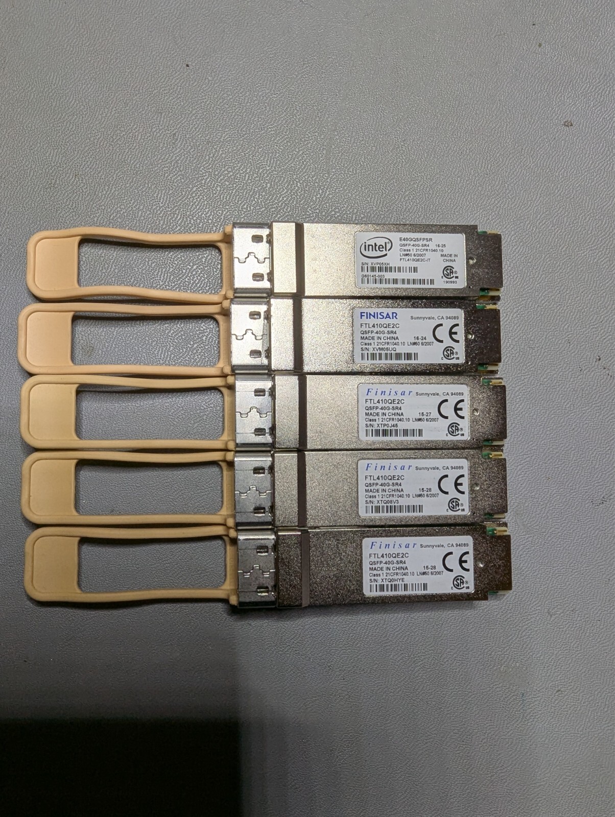 Lot of 4 Finisar FTL410QE2C 40Gb QSFP-40G-SR4 + 1 Intel FTL410QE2C-IT
