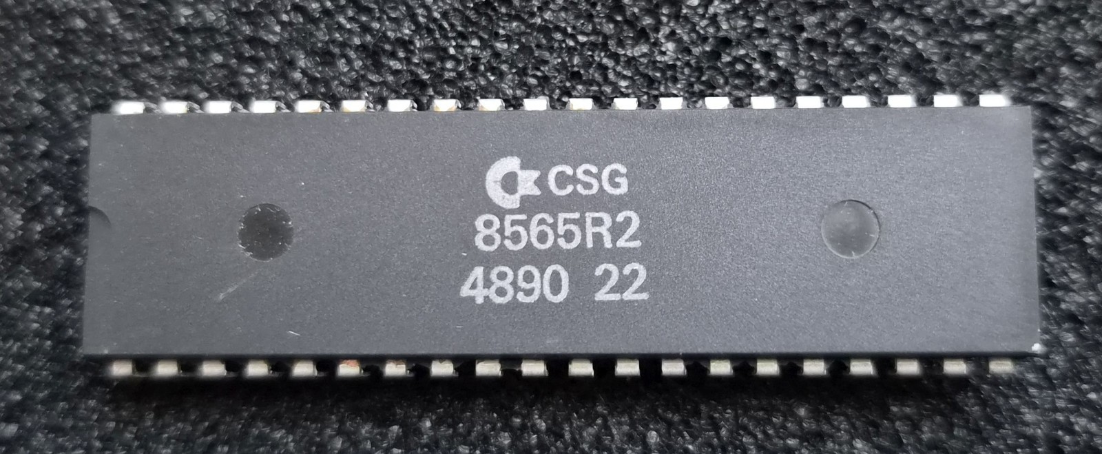 CSG 8565R2 VIC-II Video Chip – Commodore 64 C64 – Tested / Vintage IC