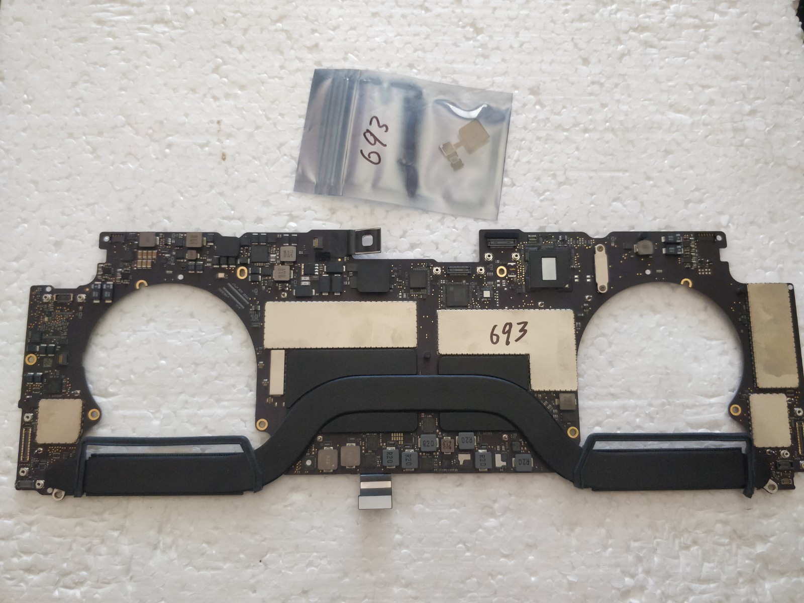 Apple Macbook Pro 15, A1707,2016-17 Logic Board, i7 2.8GHz,16GB, 256 GB,MacOS