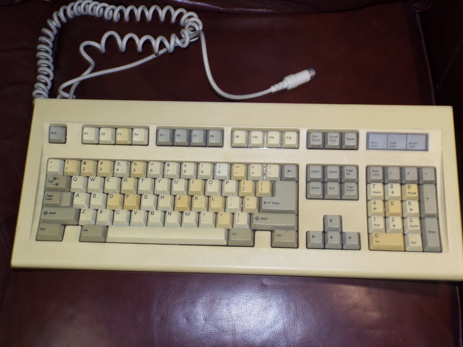 Vintage Mitsumi Electric Keyboard KPQ-E99YC