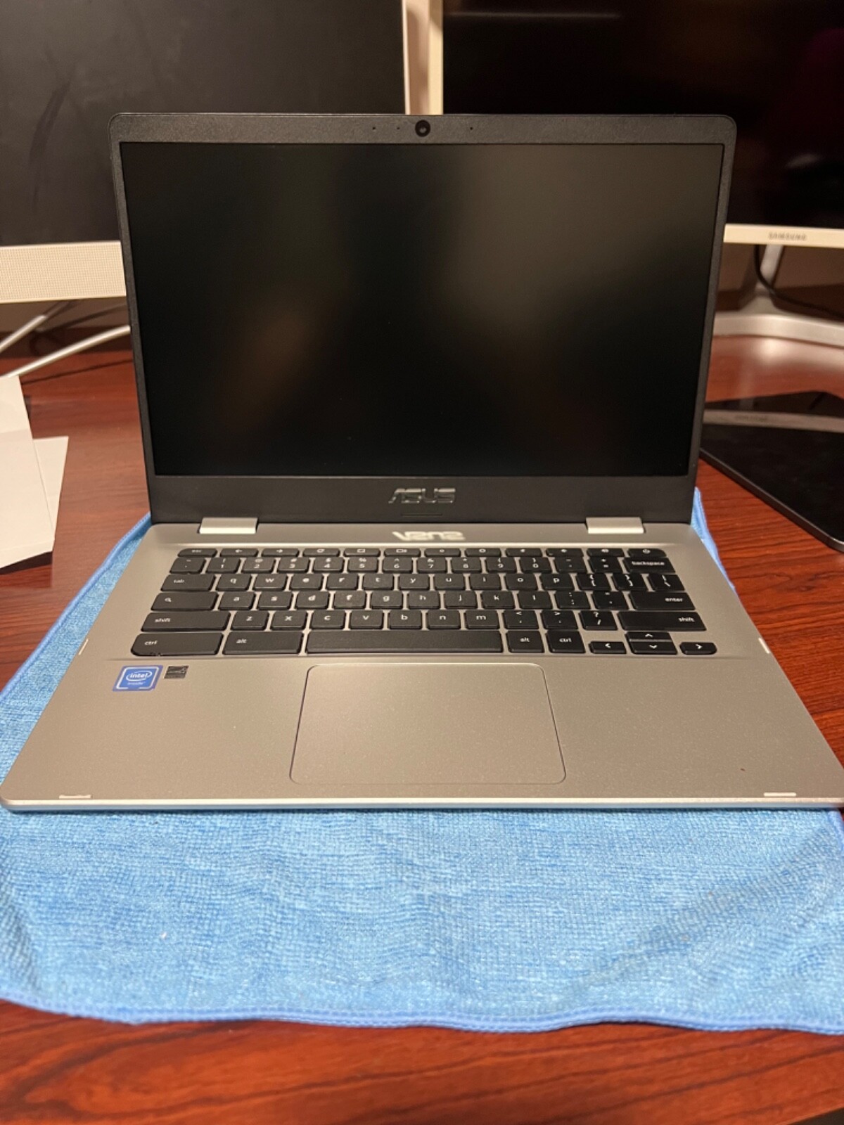 Asus Chrombook C423NA 4GB 32GB intel 14”