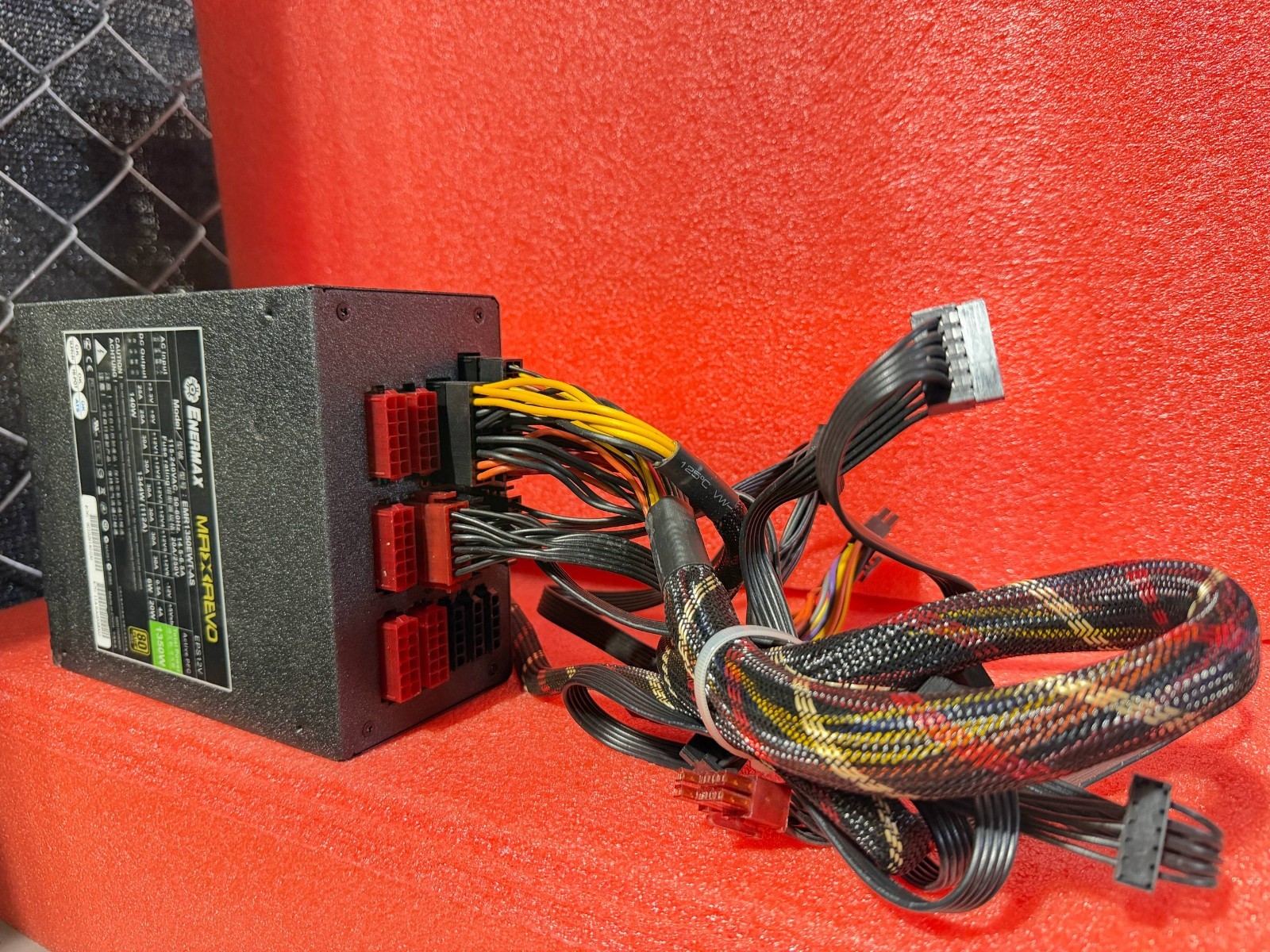 ENERMAX MRXREVO EMR1350EWT-AS 1350W with cables