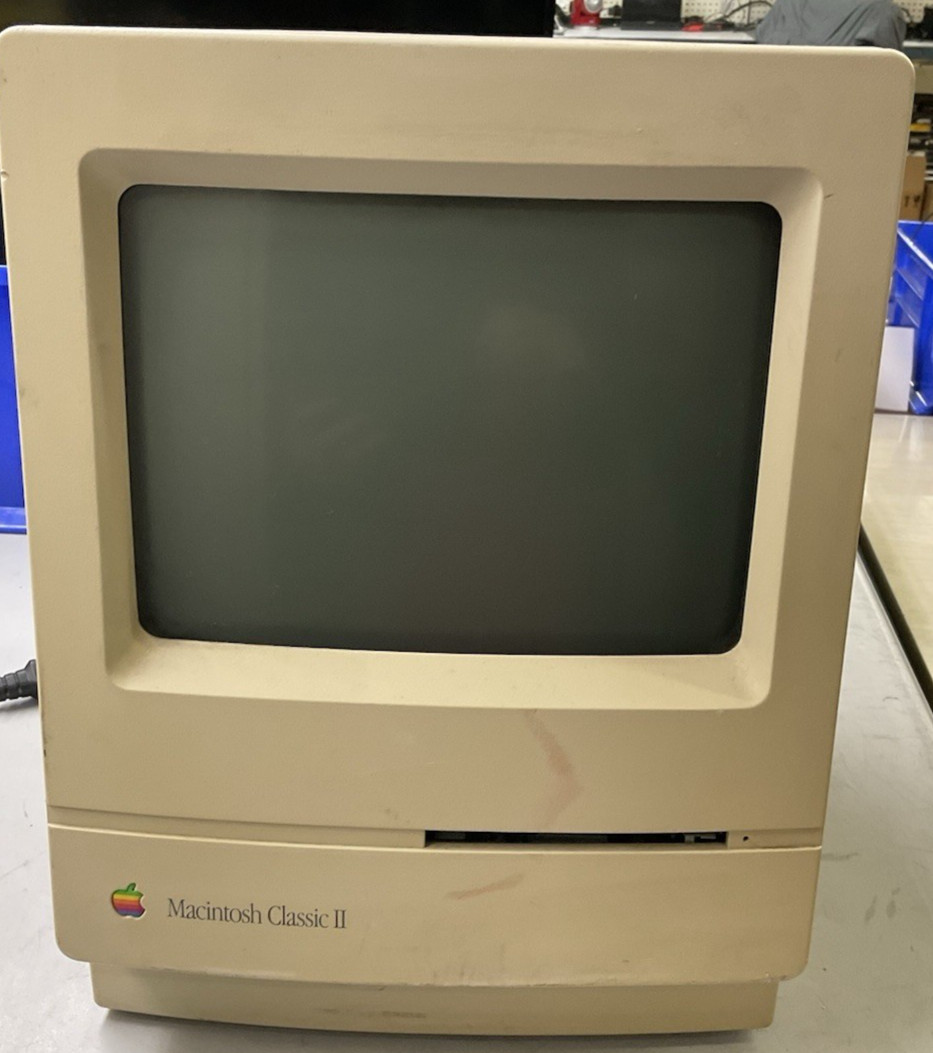Apple Macintosh Classic II — Model M4150