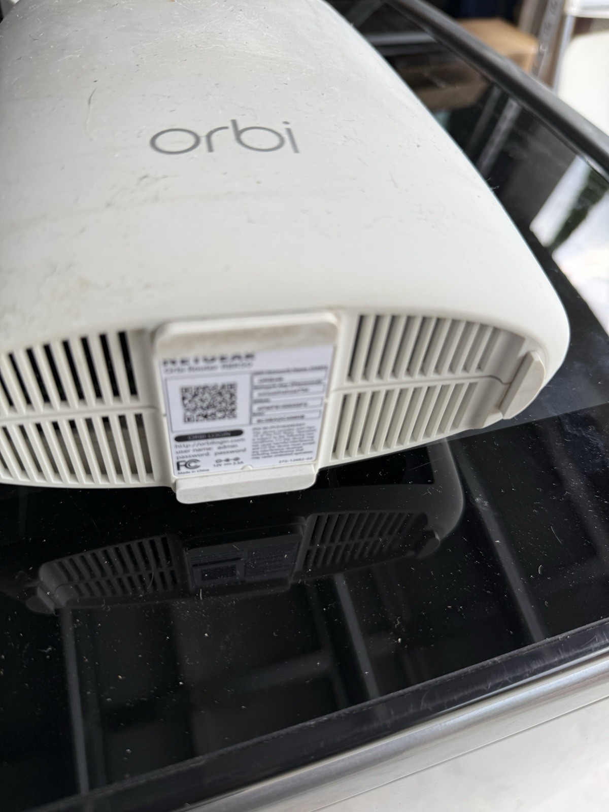 NETGEAR Orbi RBR50 Router and 1 Satellite 