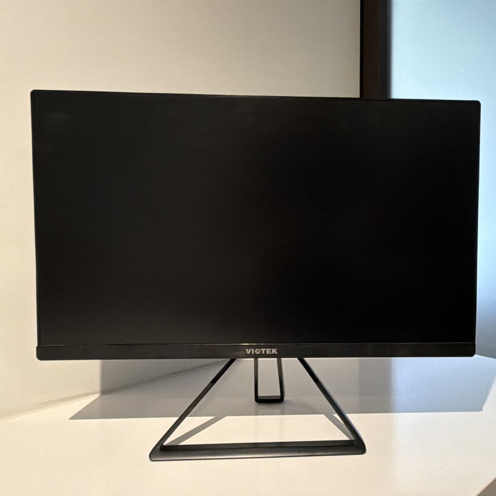 Viotek 27 in Flat Widescreen Monitor 16:9 Black HDMI DisplayPort