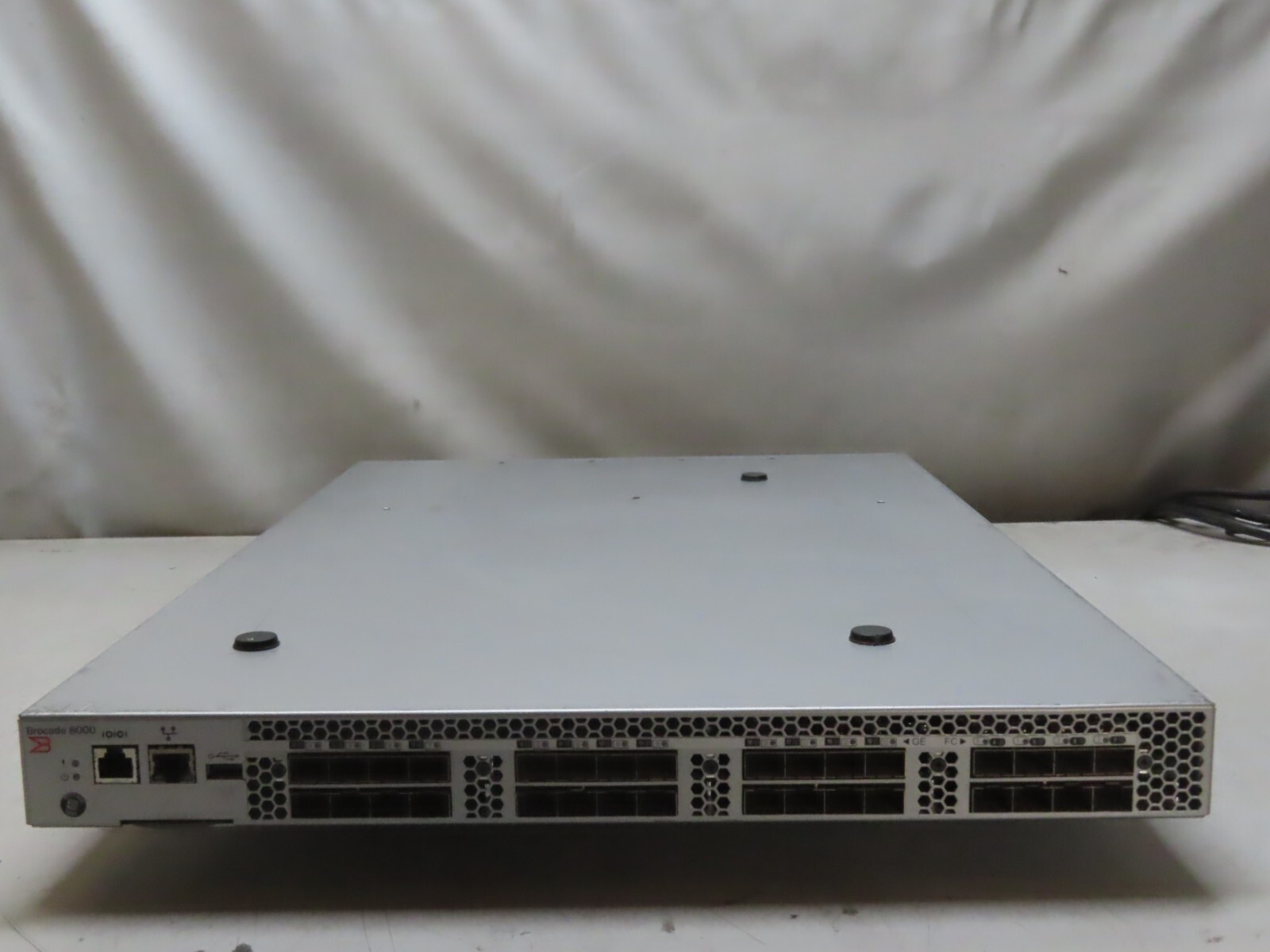Brocade BR-8000-0008 8P FC, 24P CEE,FCoE, 8 8Gb SWL SFP+ Fiber Channel Switch