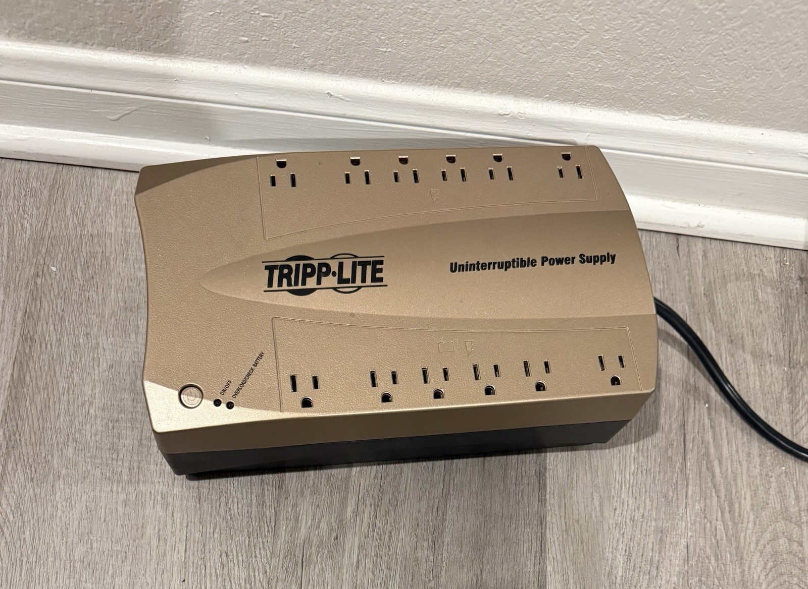 Tripp Lite HT850UPS Home Theater UPS Backup System 400 Joules 3 hours