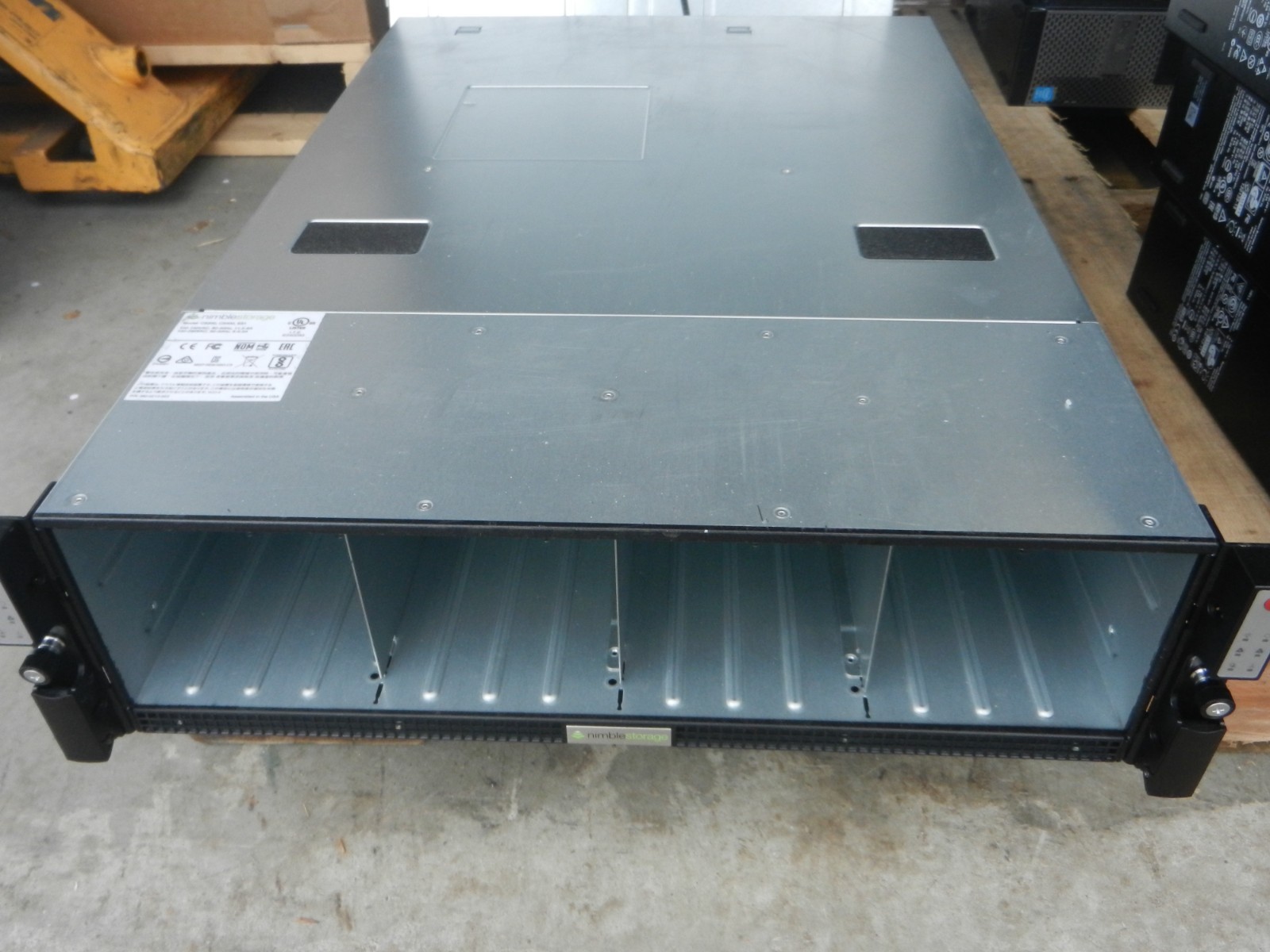 Nimble Storage ES1 Expansion Disk Array WITH CADDYS  ( NO HDD's) - CONNECTICUT