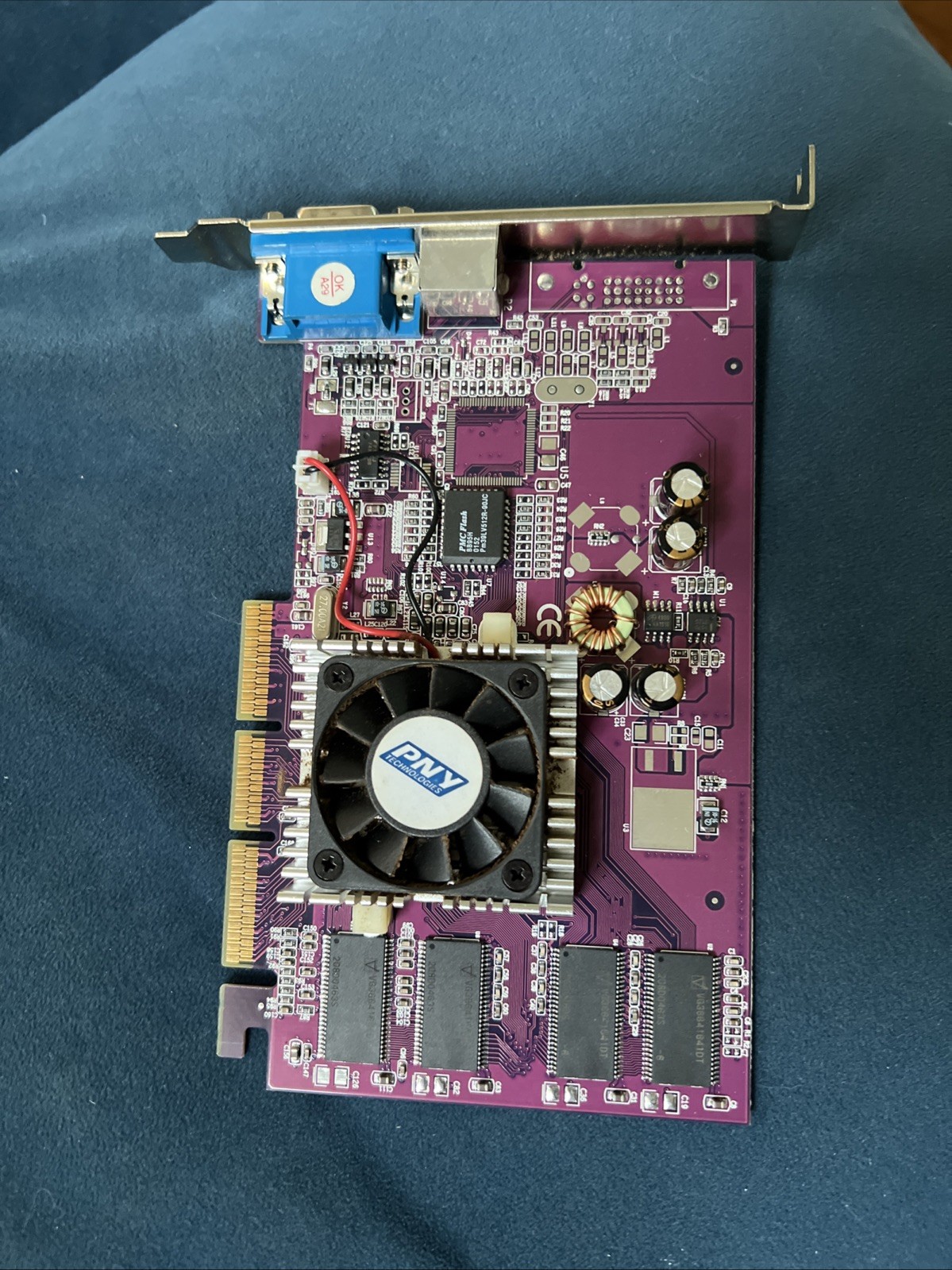 PNY GF4MX420AGP  Video Card  VCG4MX42APB TV- OUT  VGA-OUT 70AT902009105