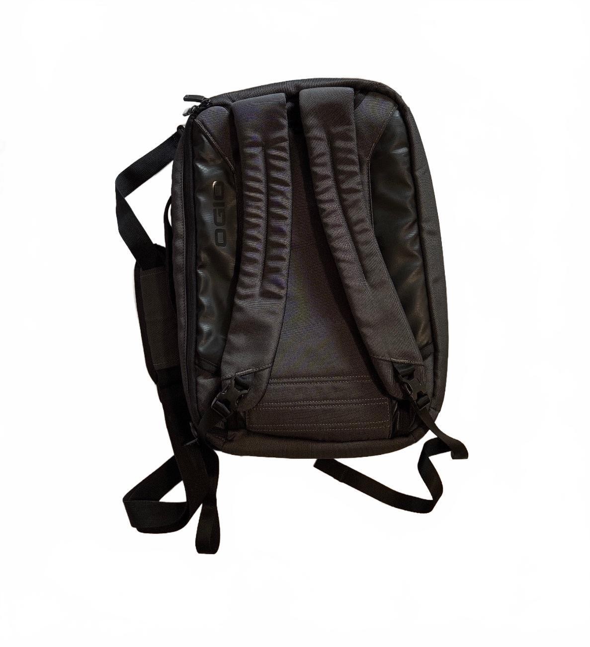 OGIO 91005 Convert Pack 2-in-1 Convertible Laptop Backpack - Tarmac Gray Camo