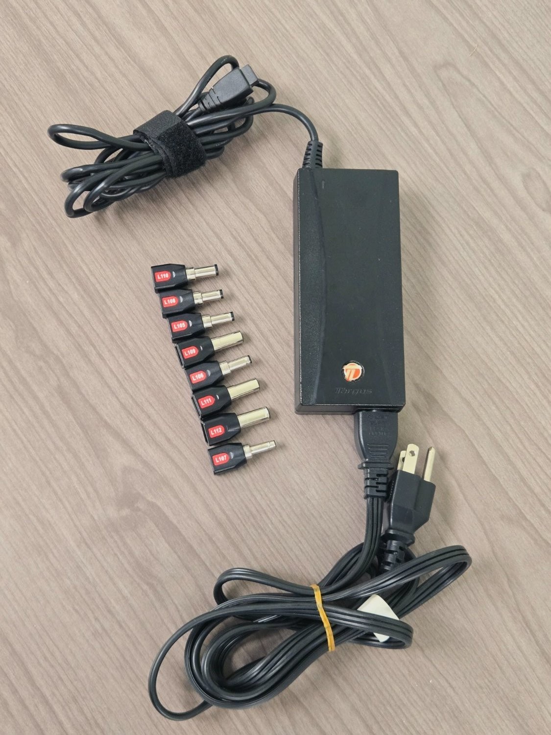 Targus APA63US 90W Universal Laptop Charger AC Adapter 8 Power Tips 15-24V