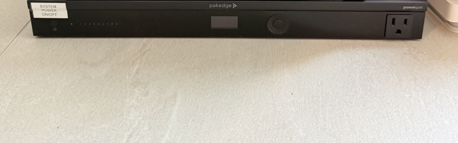 Pakedge PowerPak 9 US Legacy 120V Intelligent IP PDU 9-Outlet Power Controller