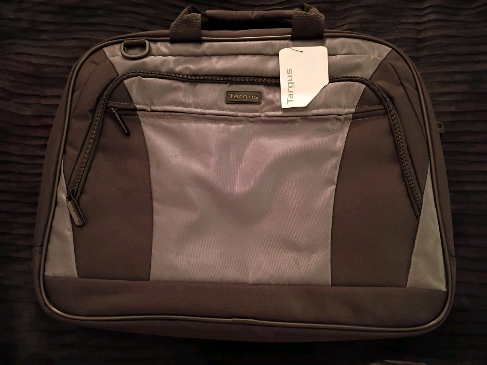 Targus TBT050US 16-Inch CityLite Top-Loading Case Laptop Black/Gray--READ