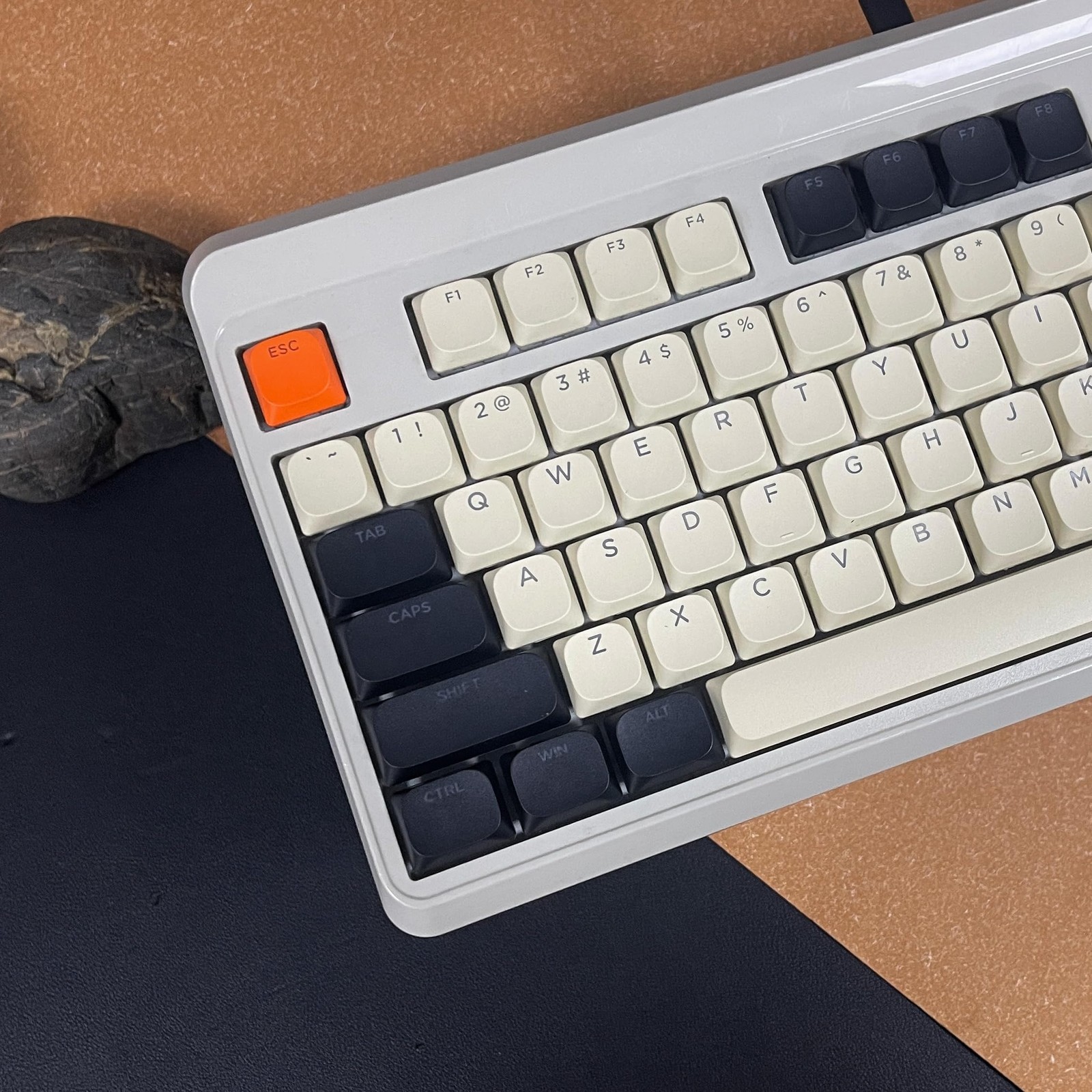 Low Profile PBT Shine Through Keycaps Retro Carbon Fits 60/65/75/100 Percent