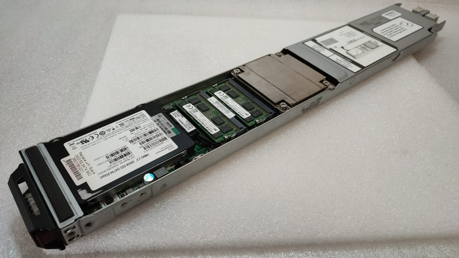 HPE Synergy Composer / i3-4330TE / 16GB-R / 150GB SSD / 804353-B21 807964-001