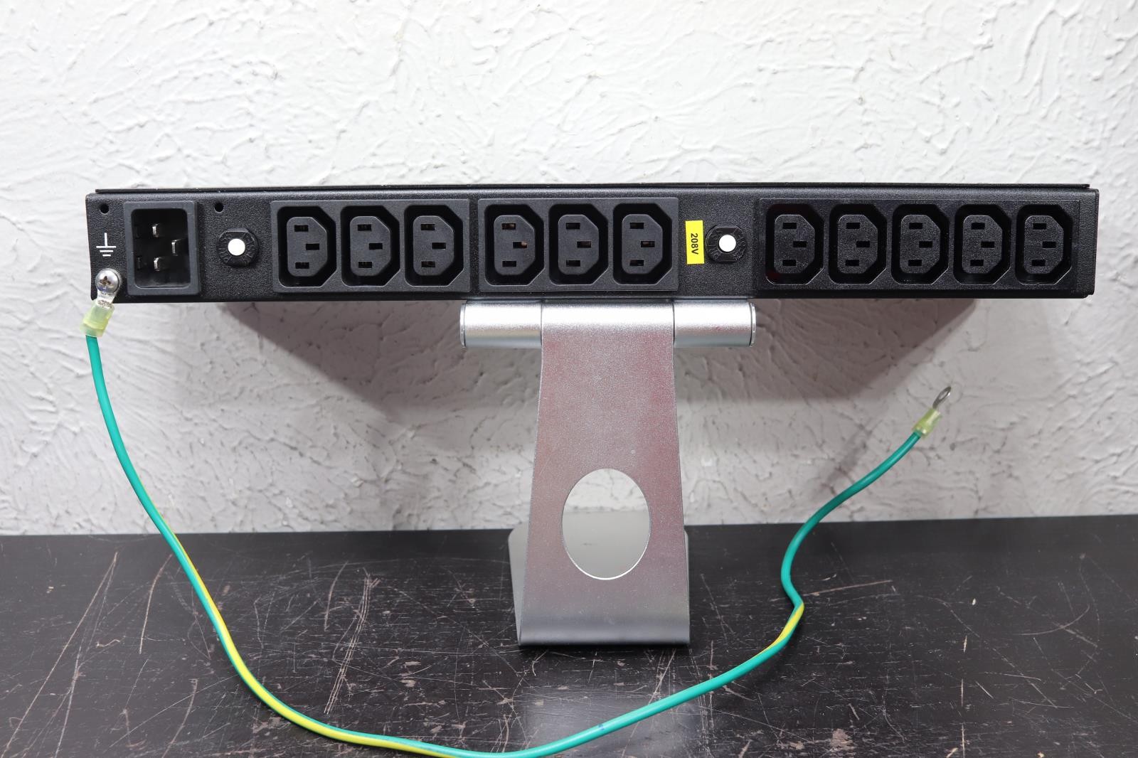 Dell AP6021 16/20A PDU 200-240VAC 1Ø 13x C13 Outlets 1T891 No Power Cable