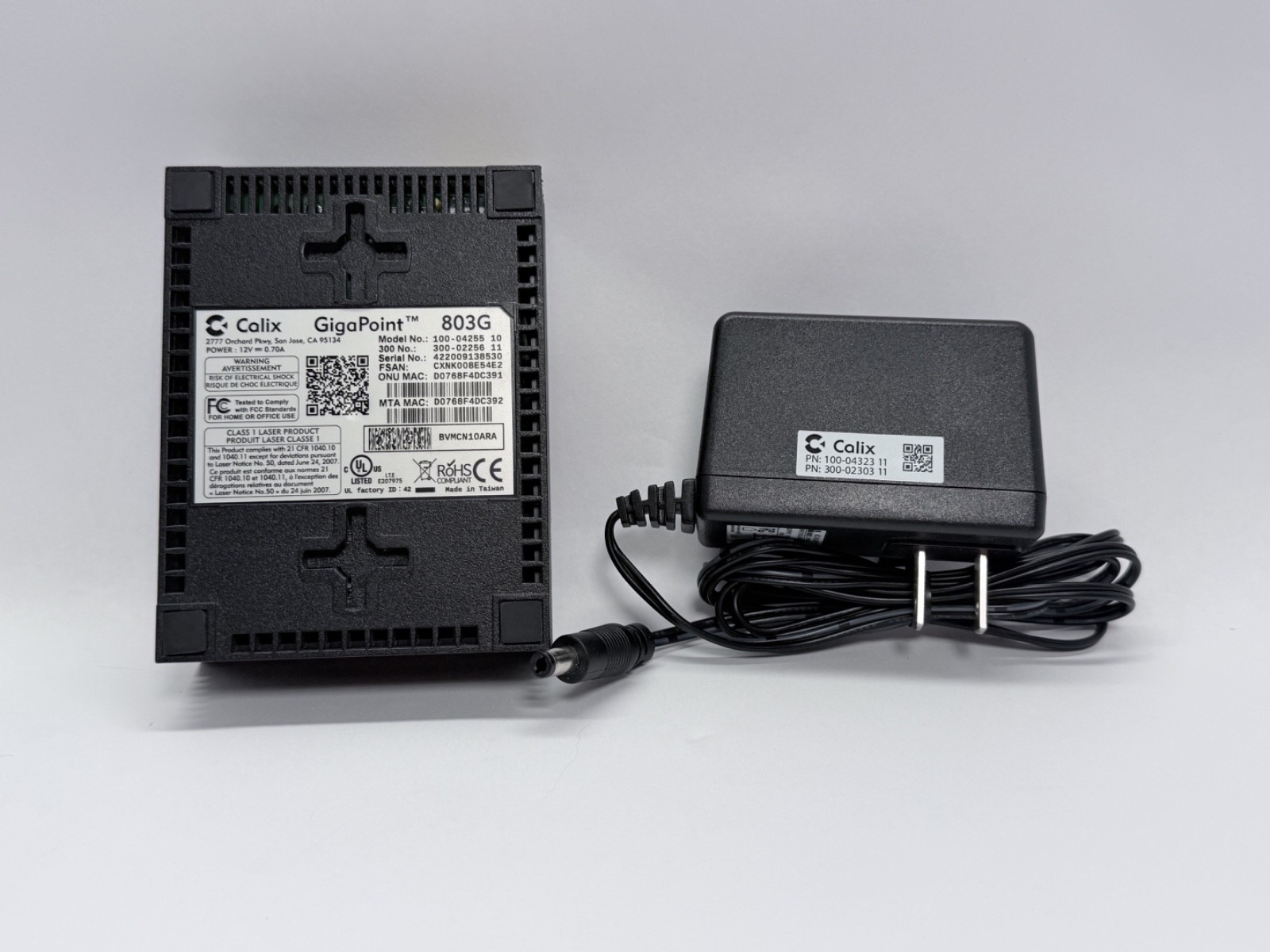 Calix GigaPoint 803G GPON ONT 100-04255 w/ OEM Power Adapter