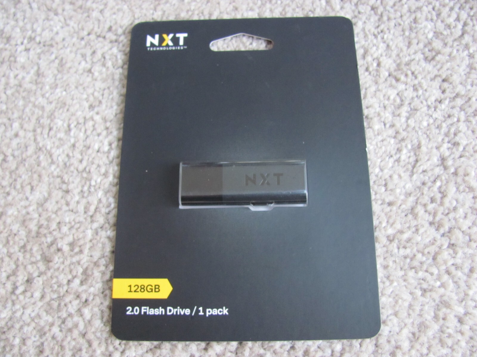 Brand New NXT Technologies 128GB USB 2.0 Flash Drive (NX56892)