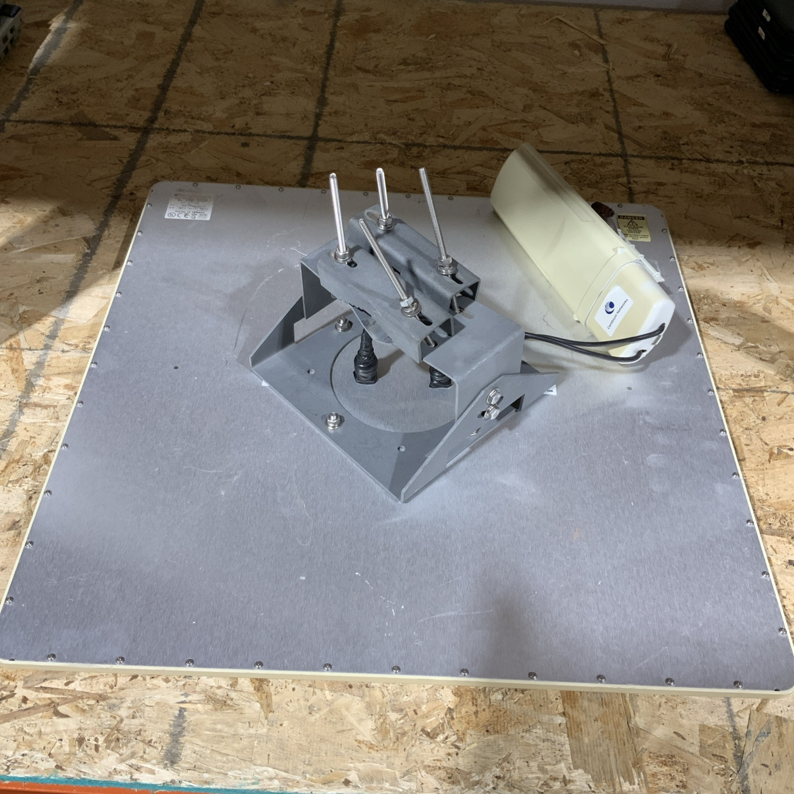 Mars Antennas - MA-WA56-DP25 - 3.3-3.8 GHz 22dBi Panel Antenna H768