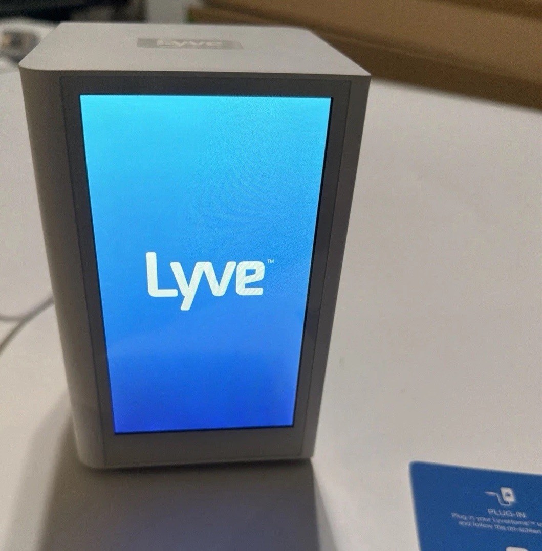 Lyve 5" Home Photo & Video Manager BPH01 USB LCD Screen Built-in Storage
