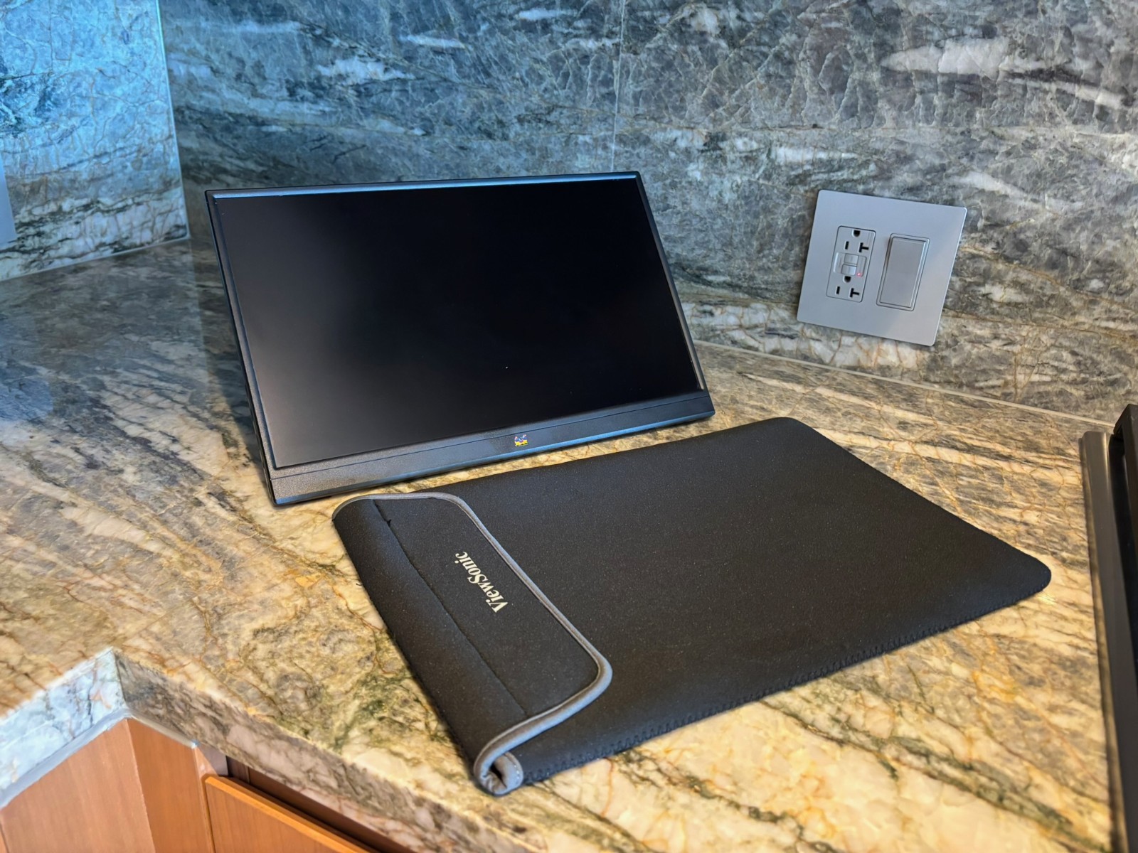 ViewSonic VA1655 15.6”Portable IPS Monitor Model VS18172 For Laptop Plug N Play