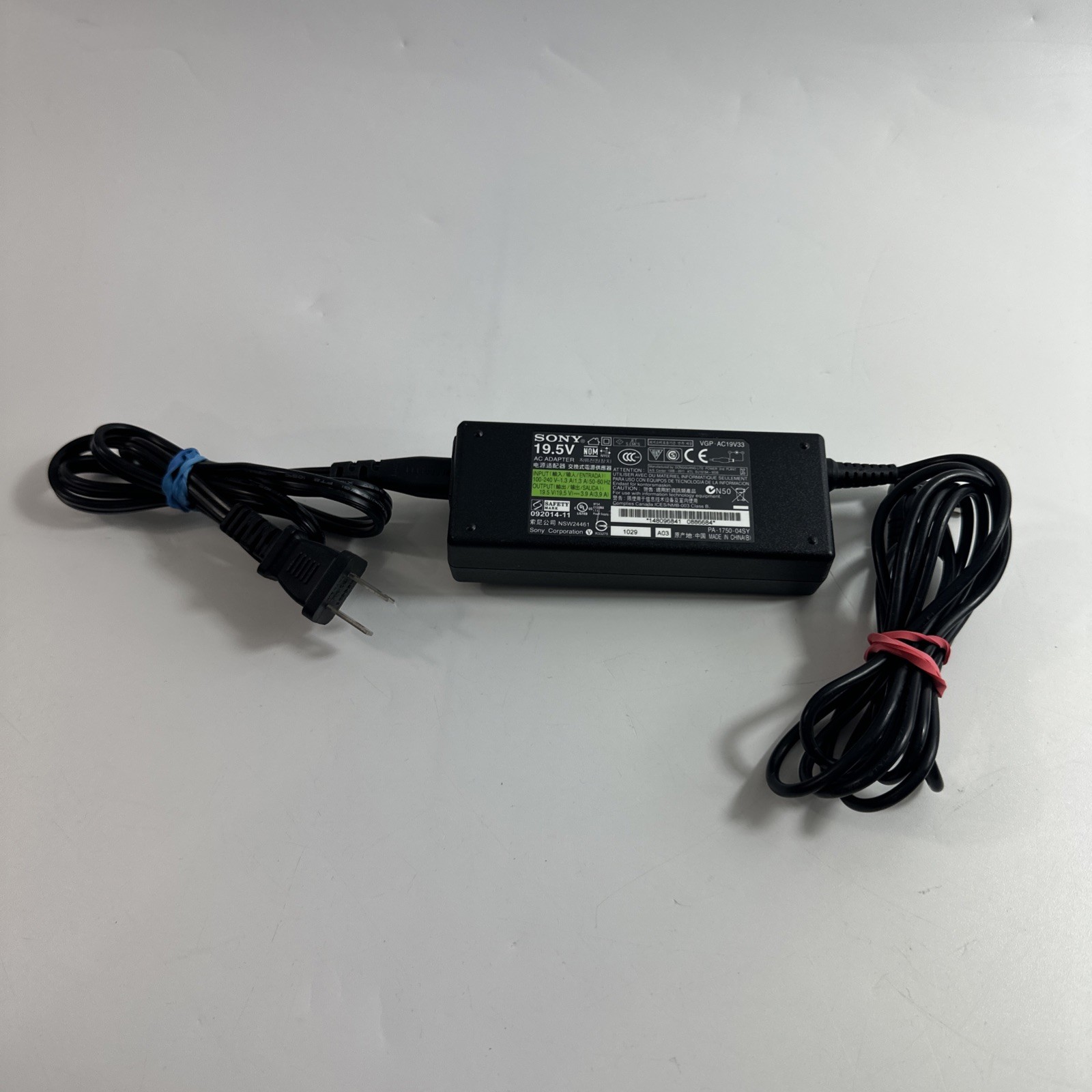 Sony Viao Laptop AC Adapter Model VGP-AC19V33 19.5V 3.9A