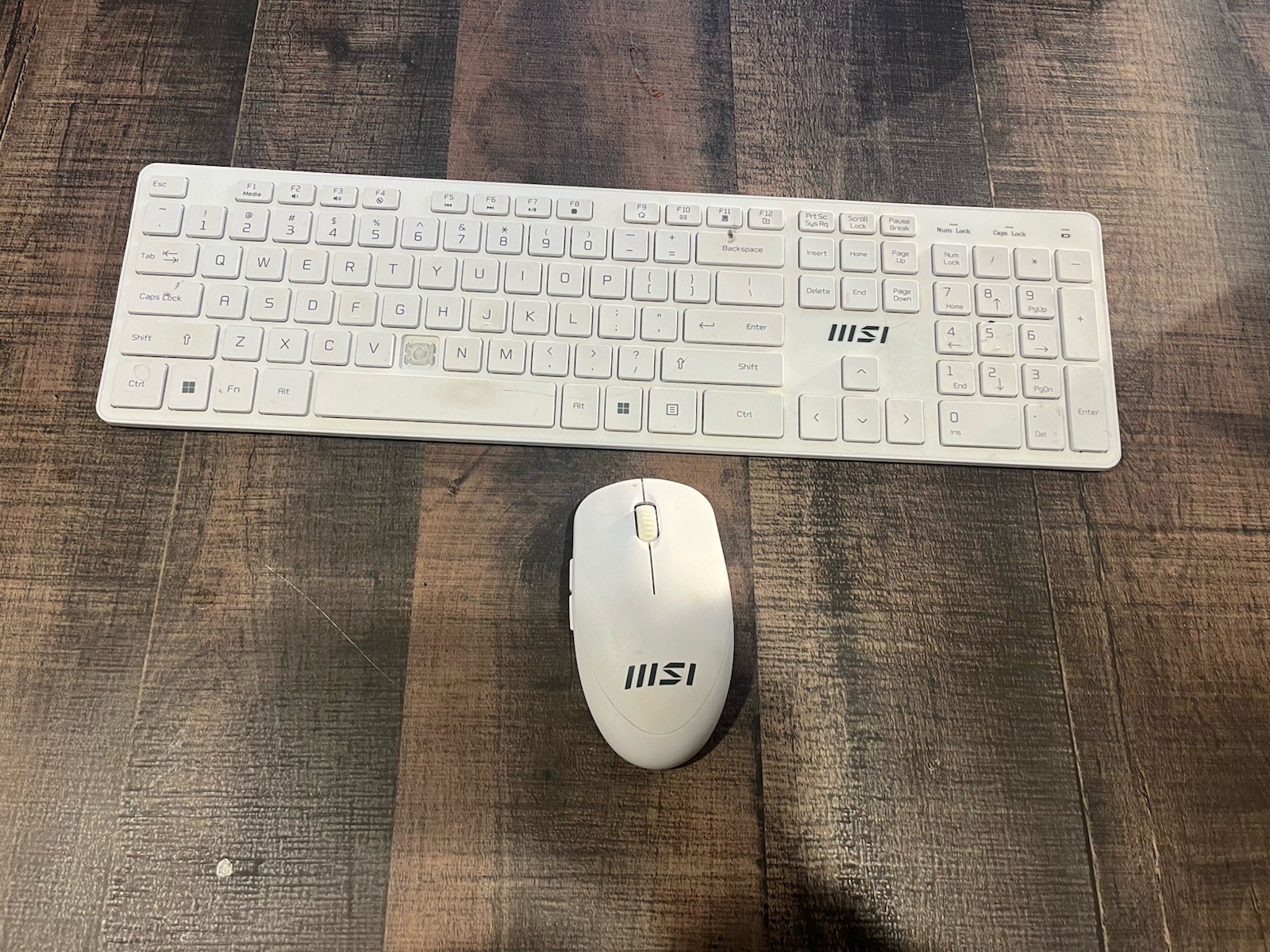 MSI RF1430 wireless keyboard and the MSI MA04W wireless mouse