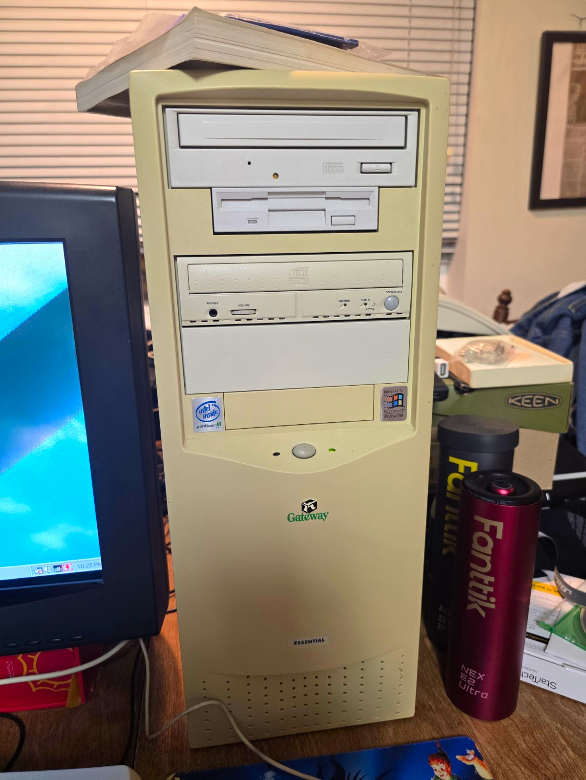 Gateway Essential 550 Tower Desktop Pentium III 550MHz 128MB Win 98se Voodoo3