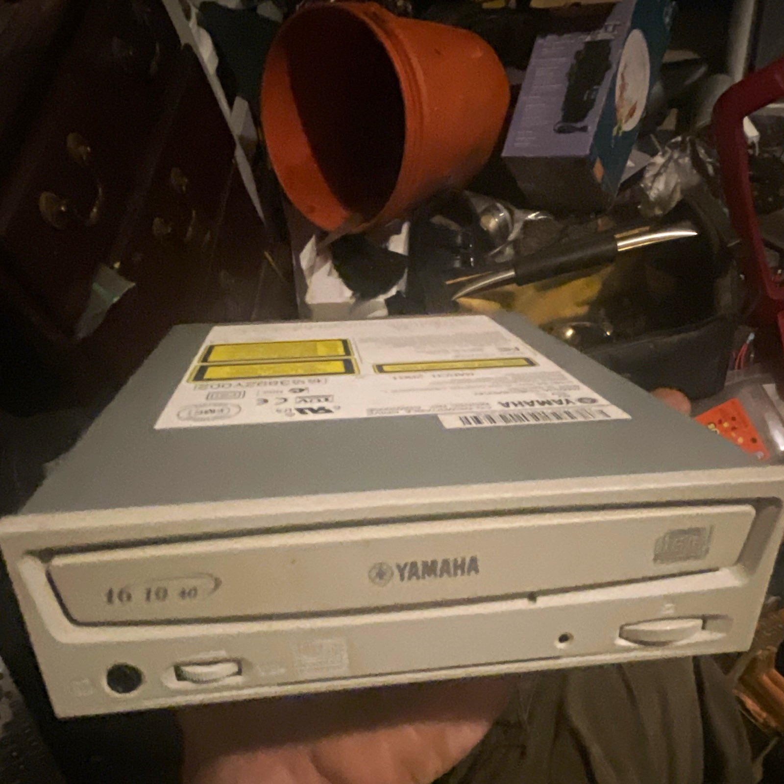 Yamaha CRW2100E Internal IDE CD-RW Drive 16x10x40 Beige 5.25in PC