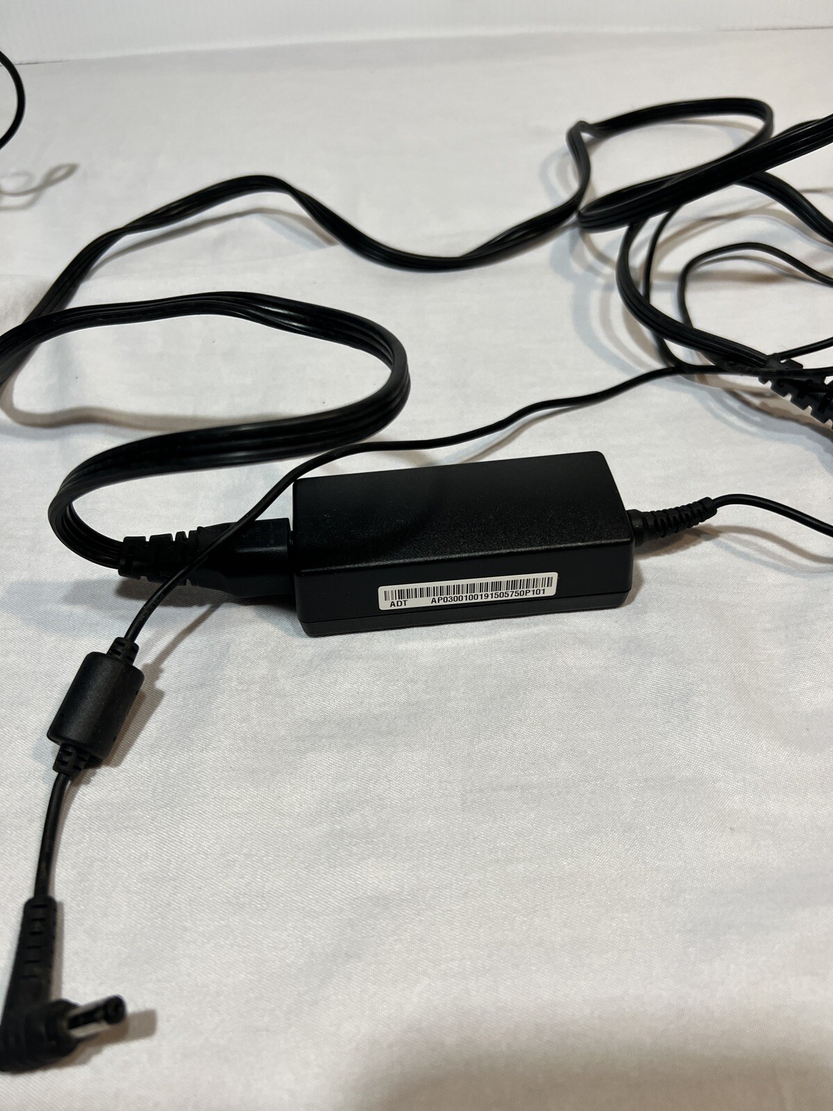 Genuine Delta ADP-30JH B Adapter 1.58A Power Supply 19V Black