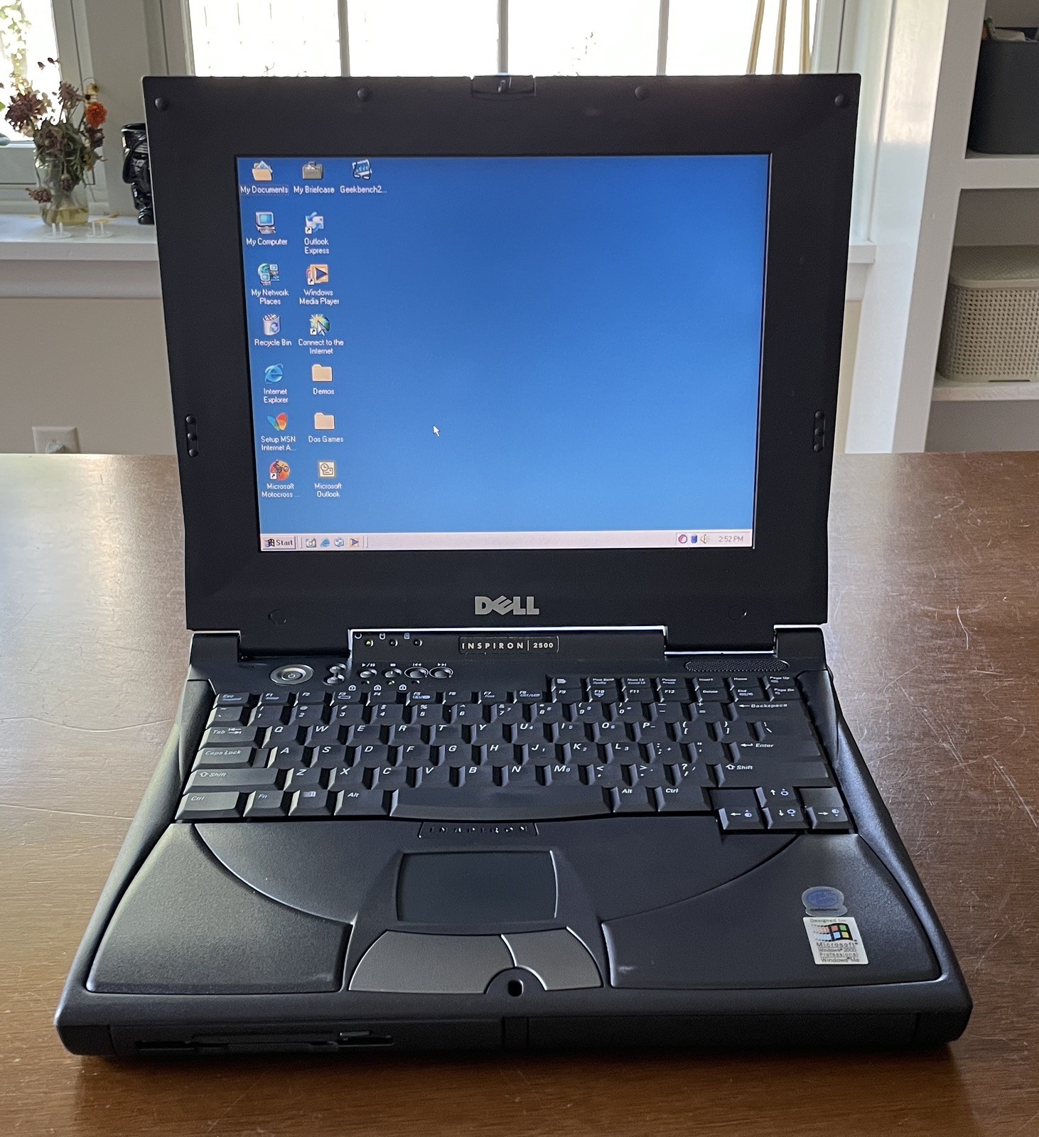 Dell Inspiron 2500 Retro Windows ME Laptop w/batt, chrg.