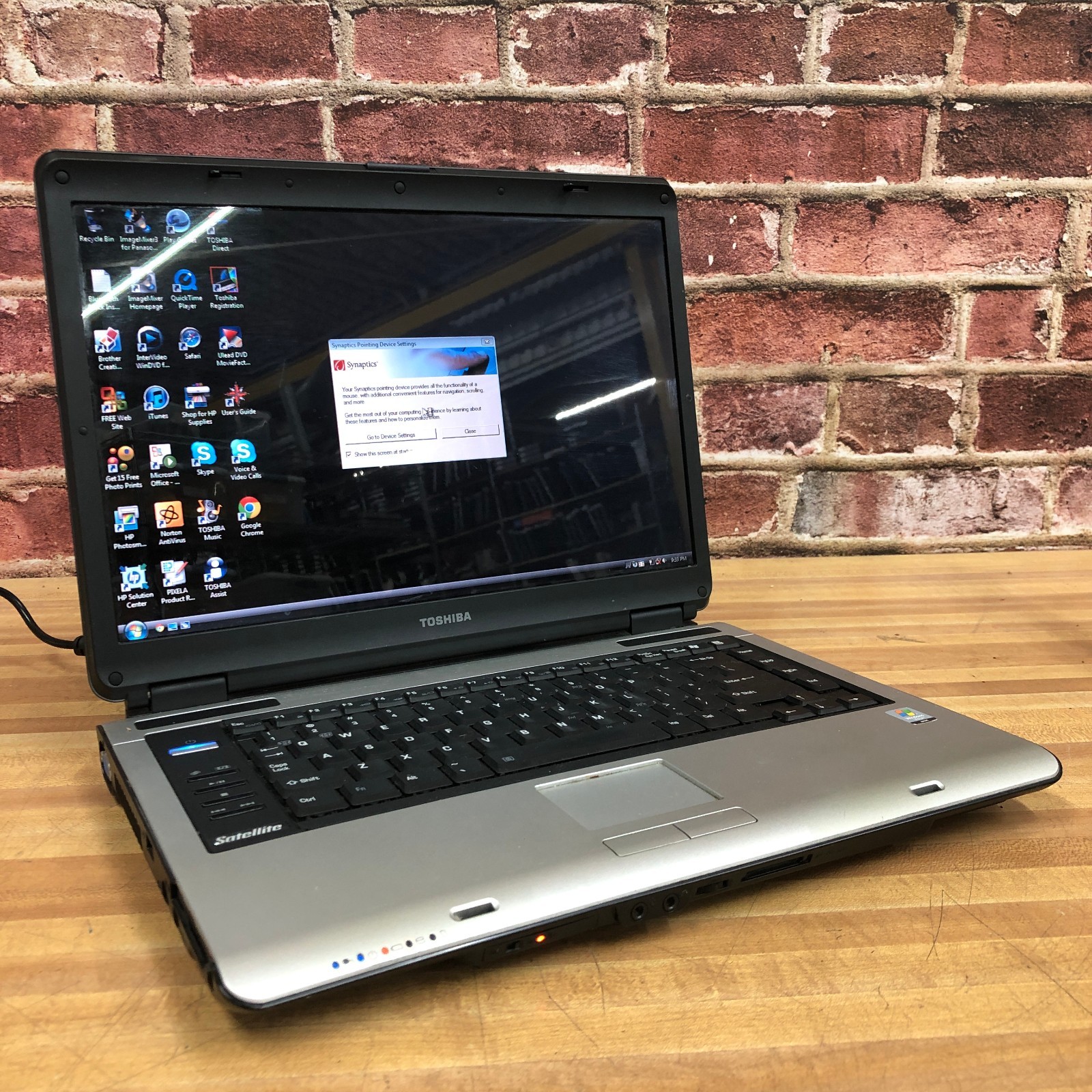 Toshiba Satellite Retro Gaming Laptop Celeron 1.73GHz 1GB RAM (Windows Vista)